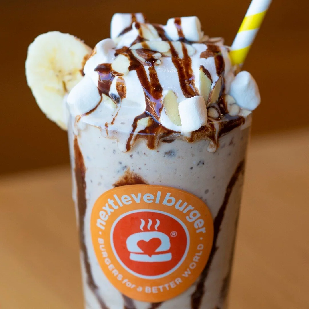 🥤 🍌 🥤 This shake is CHONKY AF&mdash;THE CHONKY MONKEY ROCKY MOUNTAIN HIGH SHAKE!! It's the perfect blend of chocolate, banana and nutty, marshmallowy goodness. So much CHONKY! GET IT! 💚
.
ORDER ONLINE at www.nextlevelburger.com
.
.
#chonky #Chonk