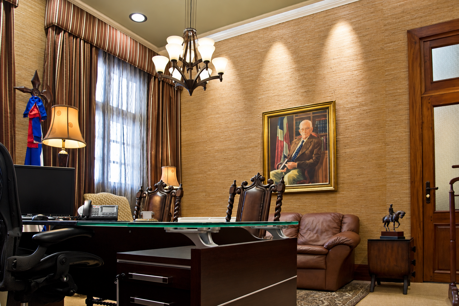 Vista general del despacho de SEEPID en el Palacio Nacional. Diseño de interiores institucional, 2009.