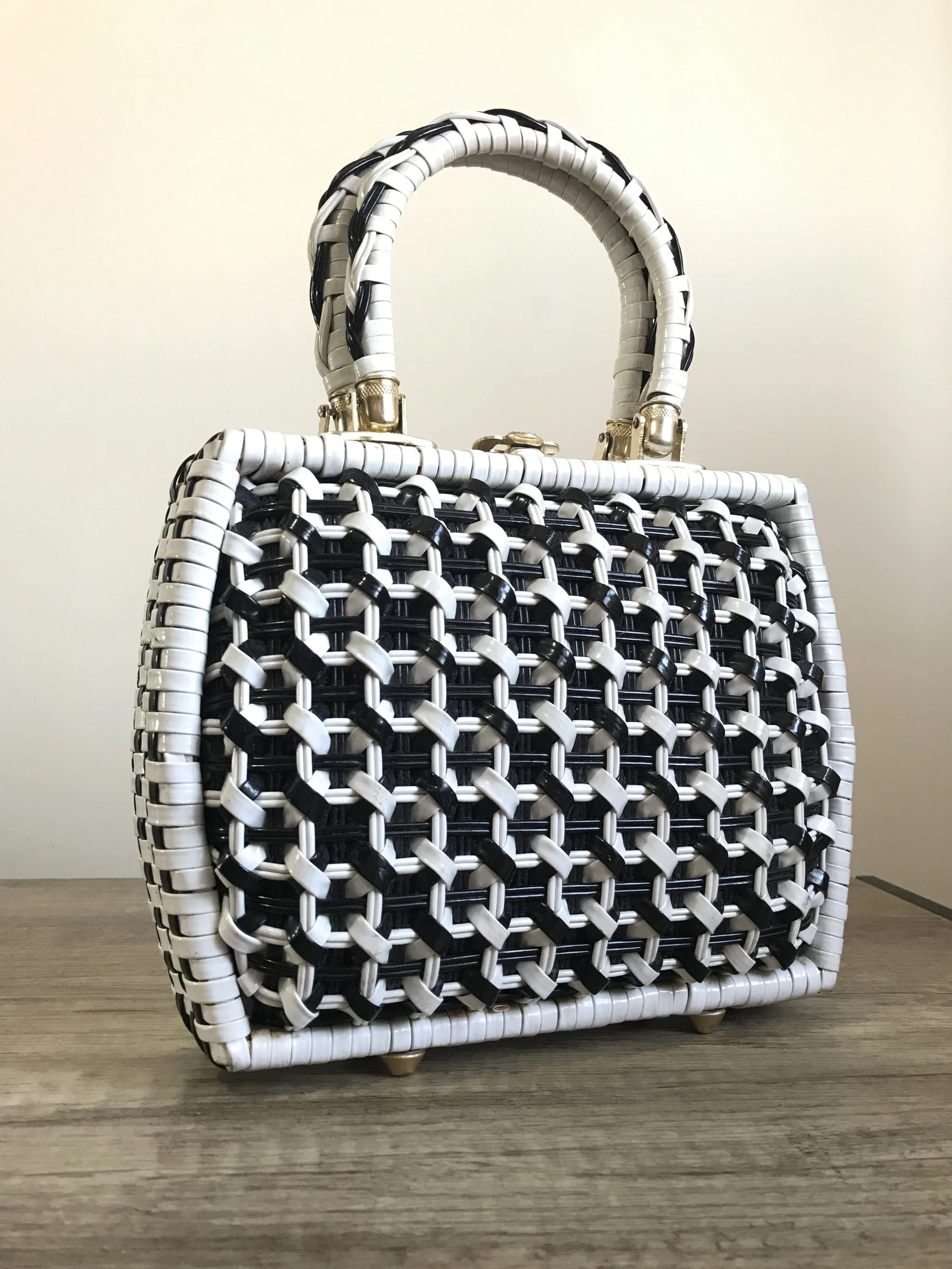 Monochrome Wicker Handbag 🖤🤍