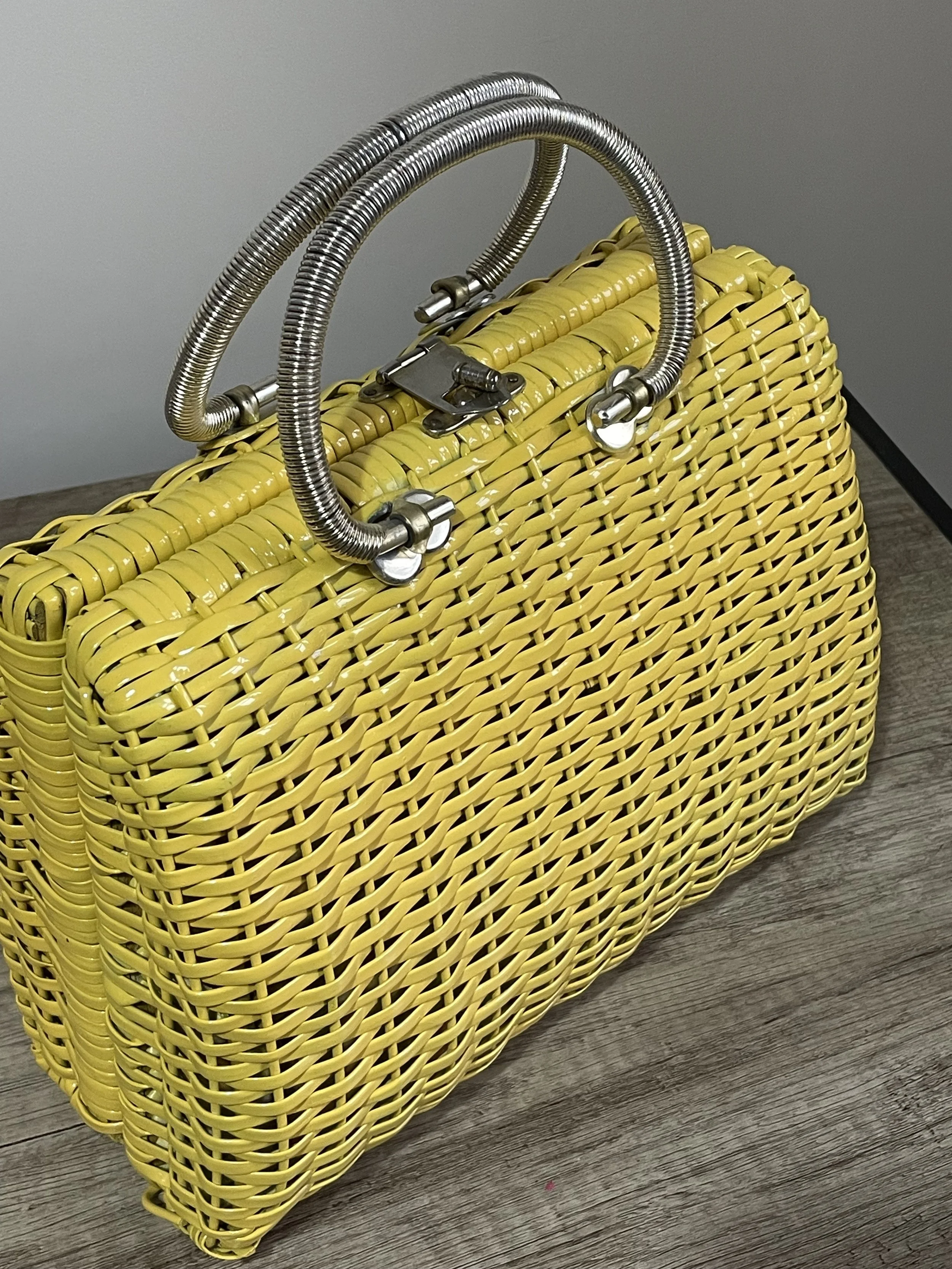 1960s Vintage Yellow Wicker Handbag 💛