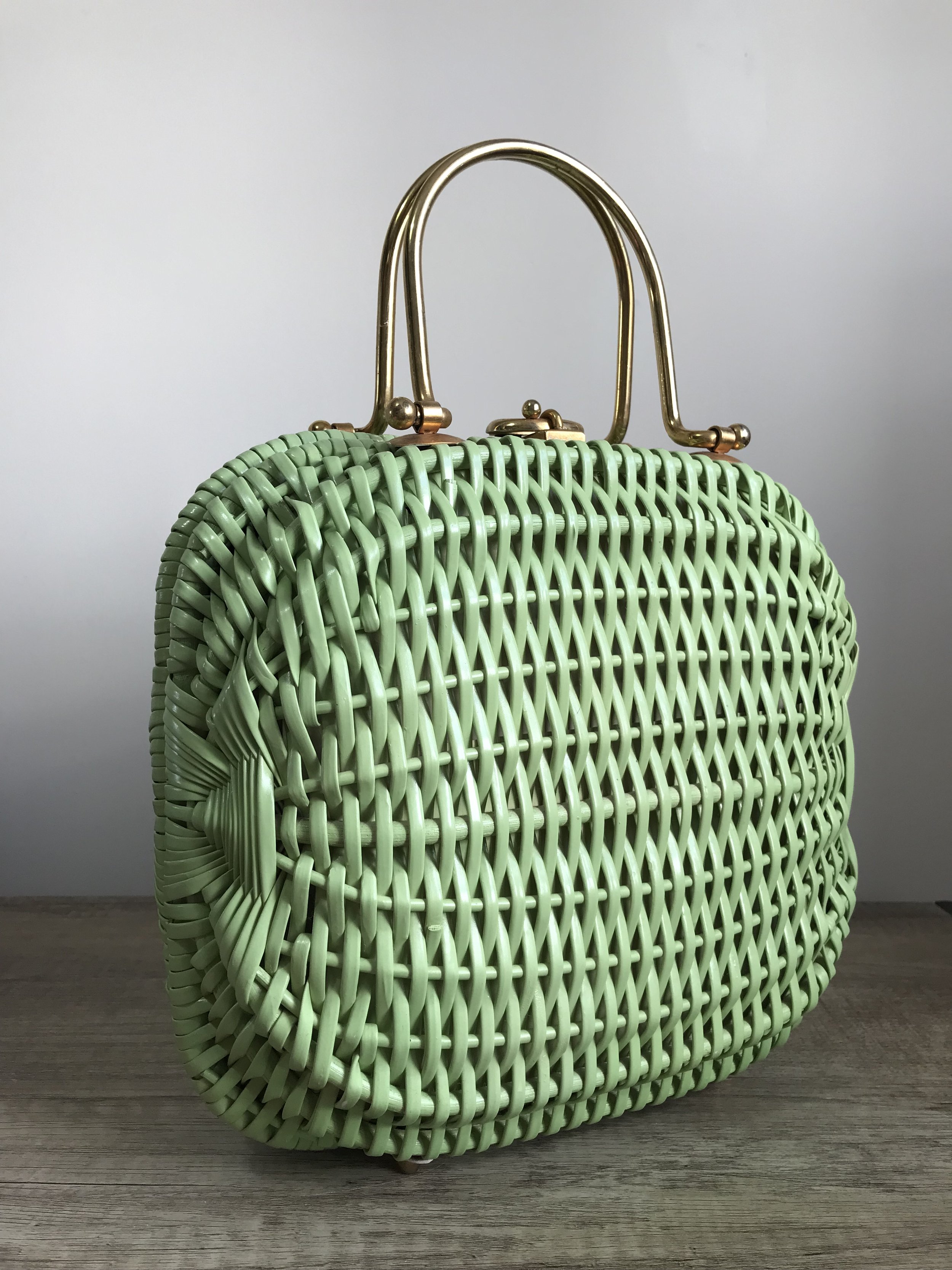 Large 1950s Apple Green Wicker Handbag 🍏