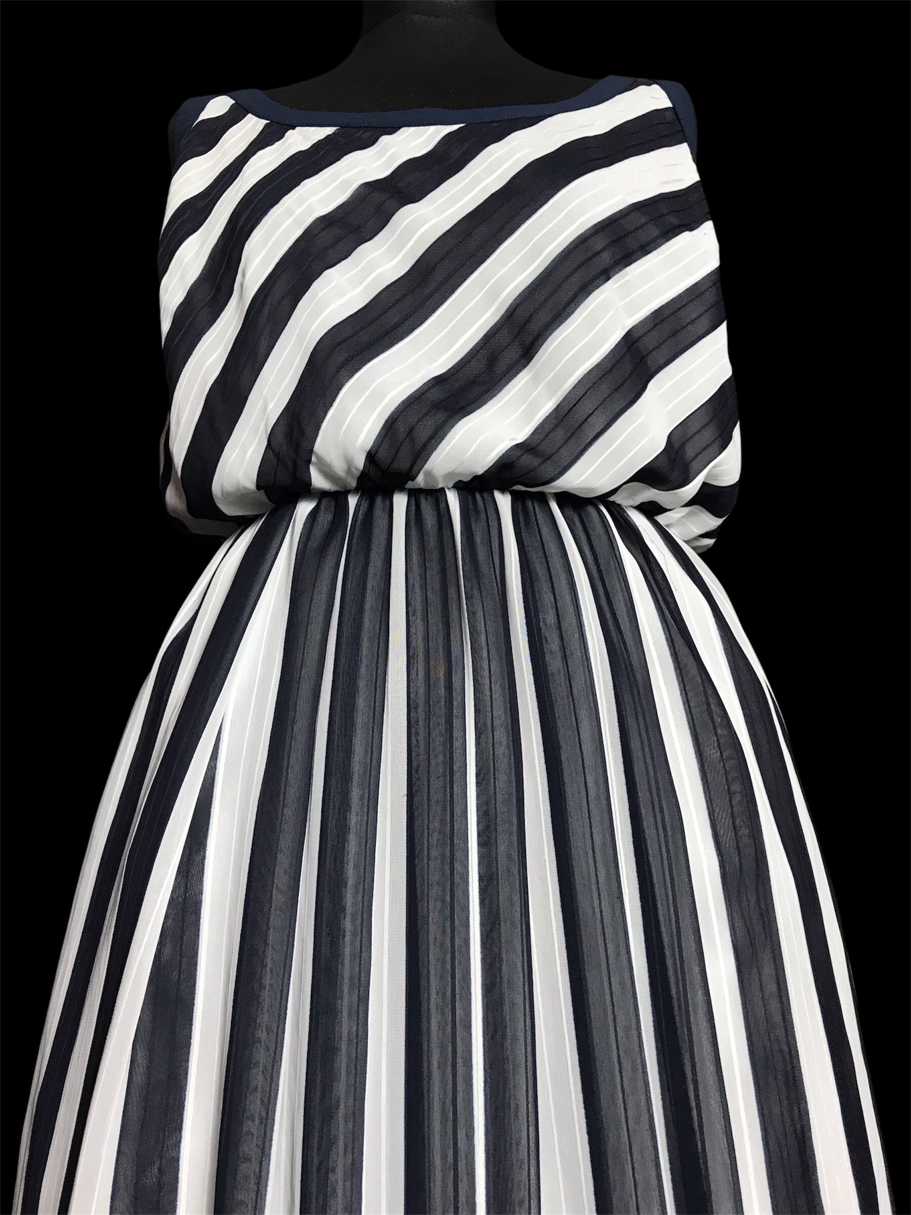 Zebra Stripes sleeveless dress with matching sash 🖤🤍