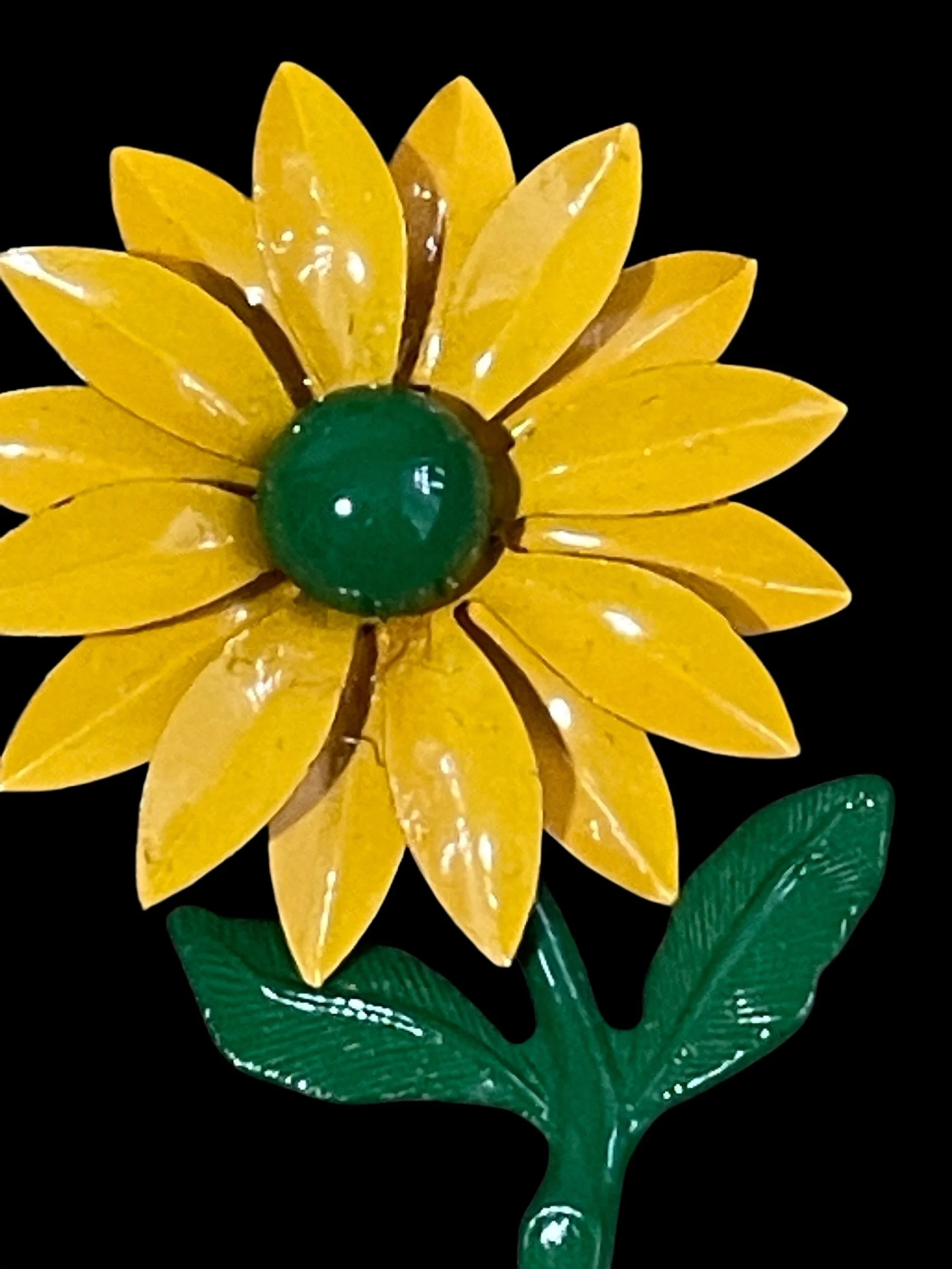 Yellow Daisy Flower Brooch 🧡💚
