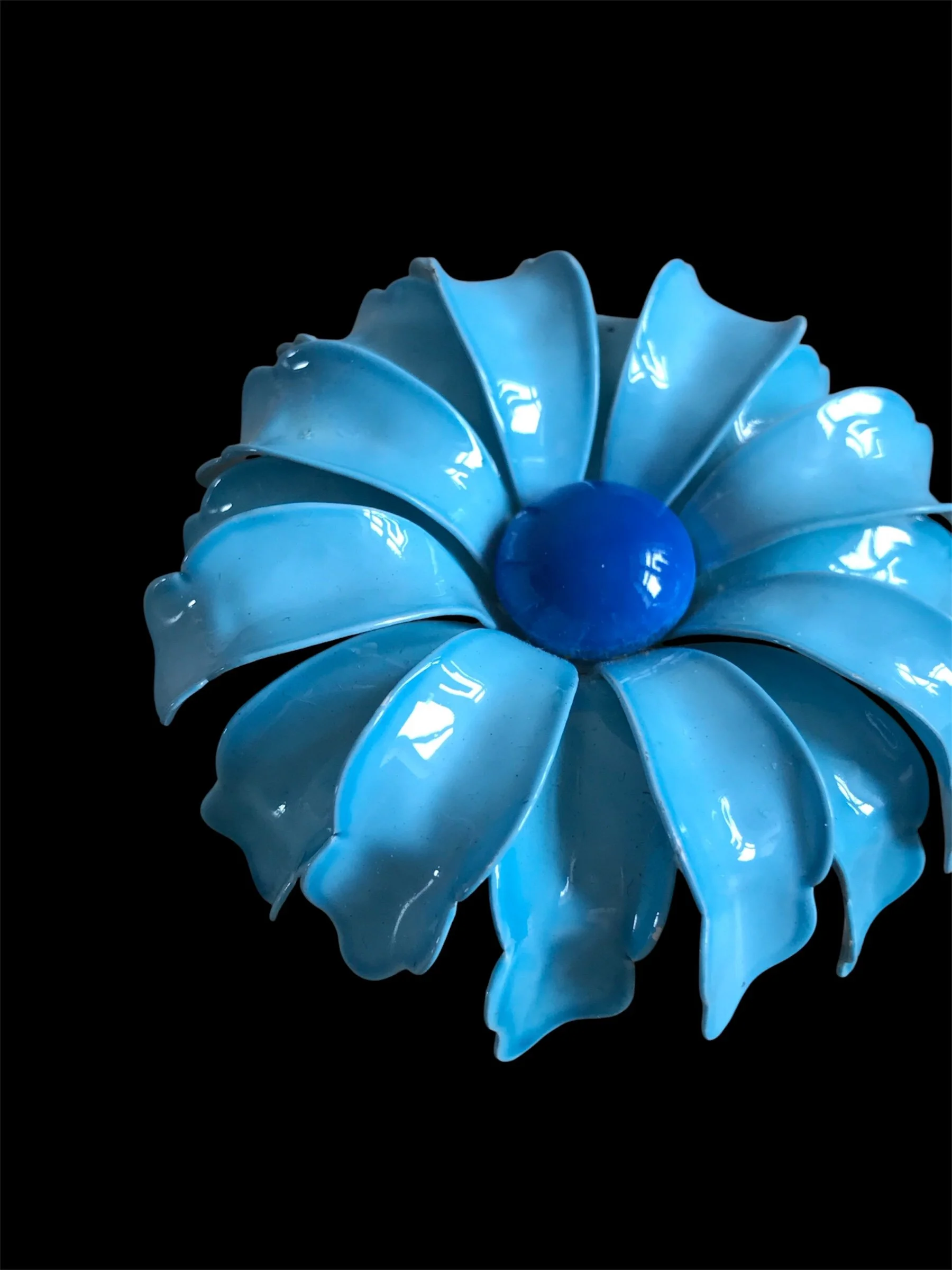 1950s 3D Flower Enamel Brooch 💙