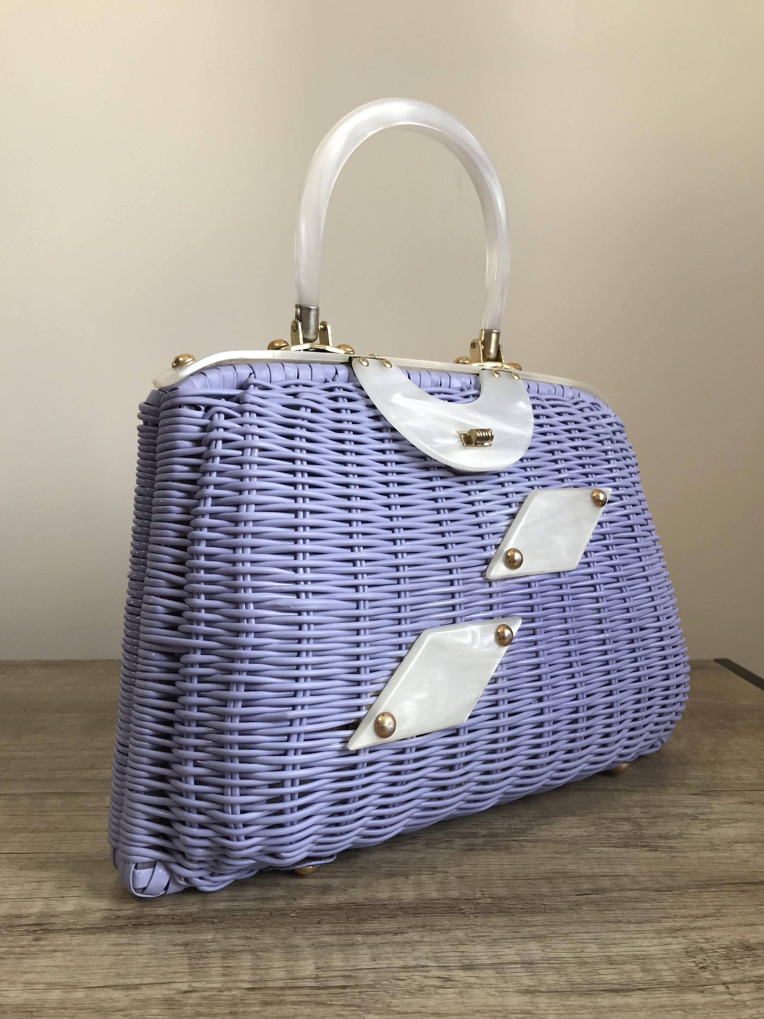 1950s Vintage Lilac Lucite Handbag 💜