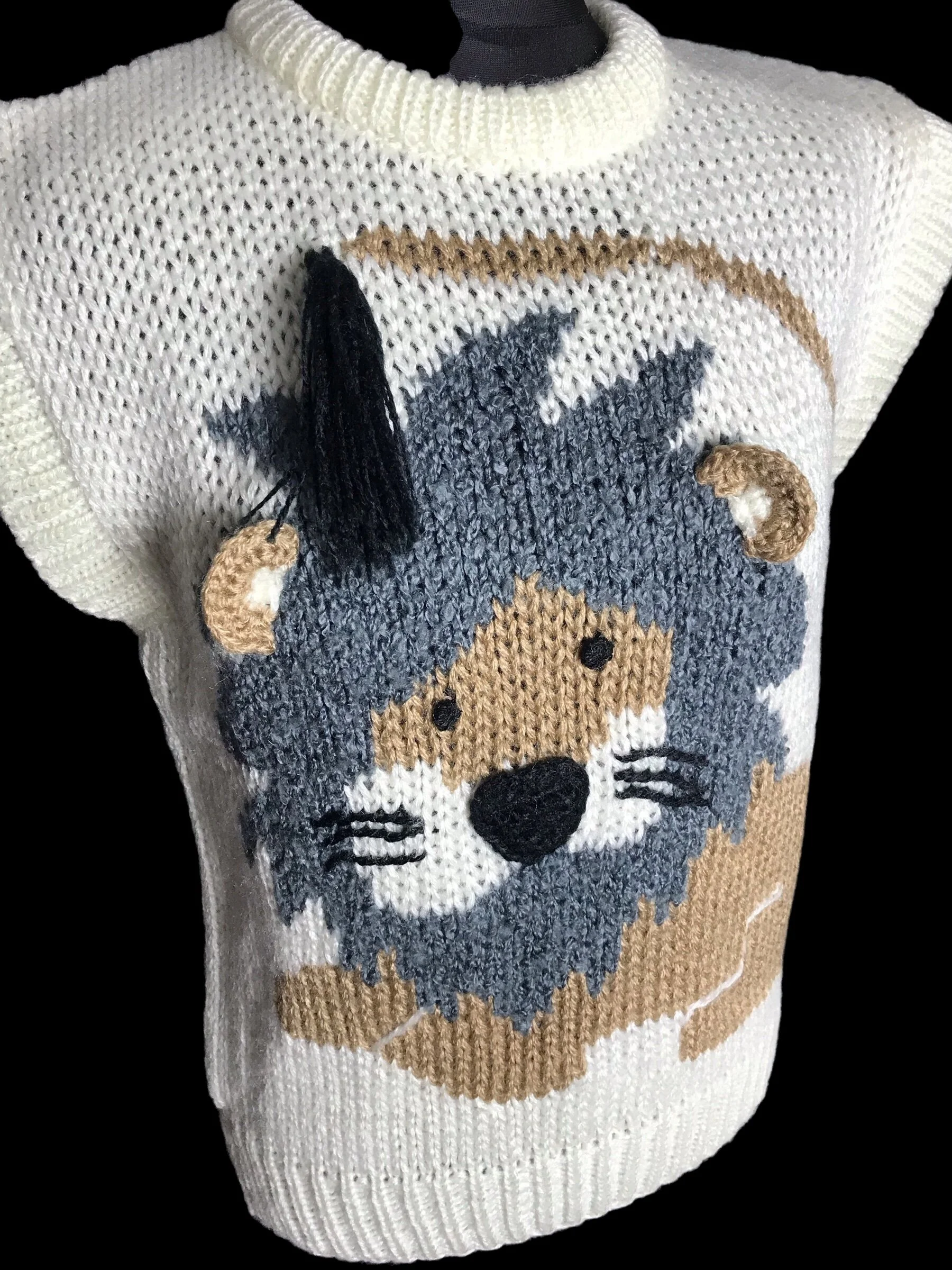 Midnight Blues 3-D Lion Hand-knit 🦁