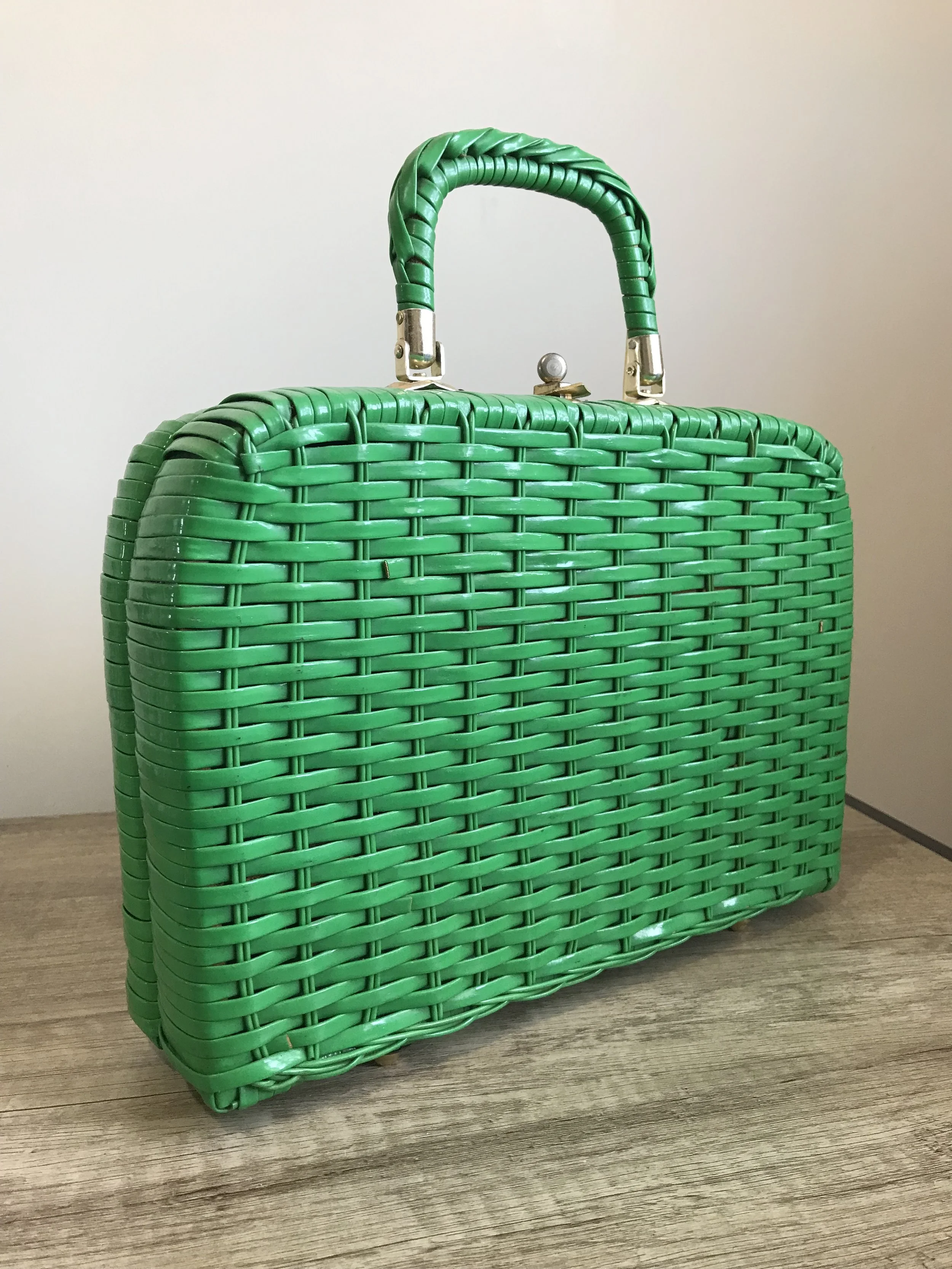 1960s Green Wicker Handbag 💚