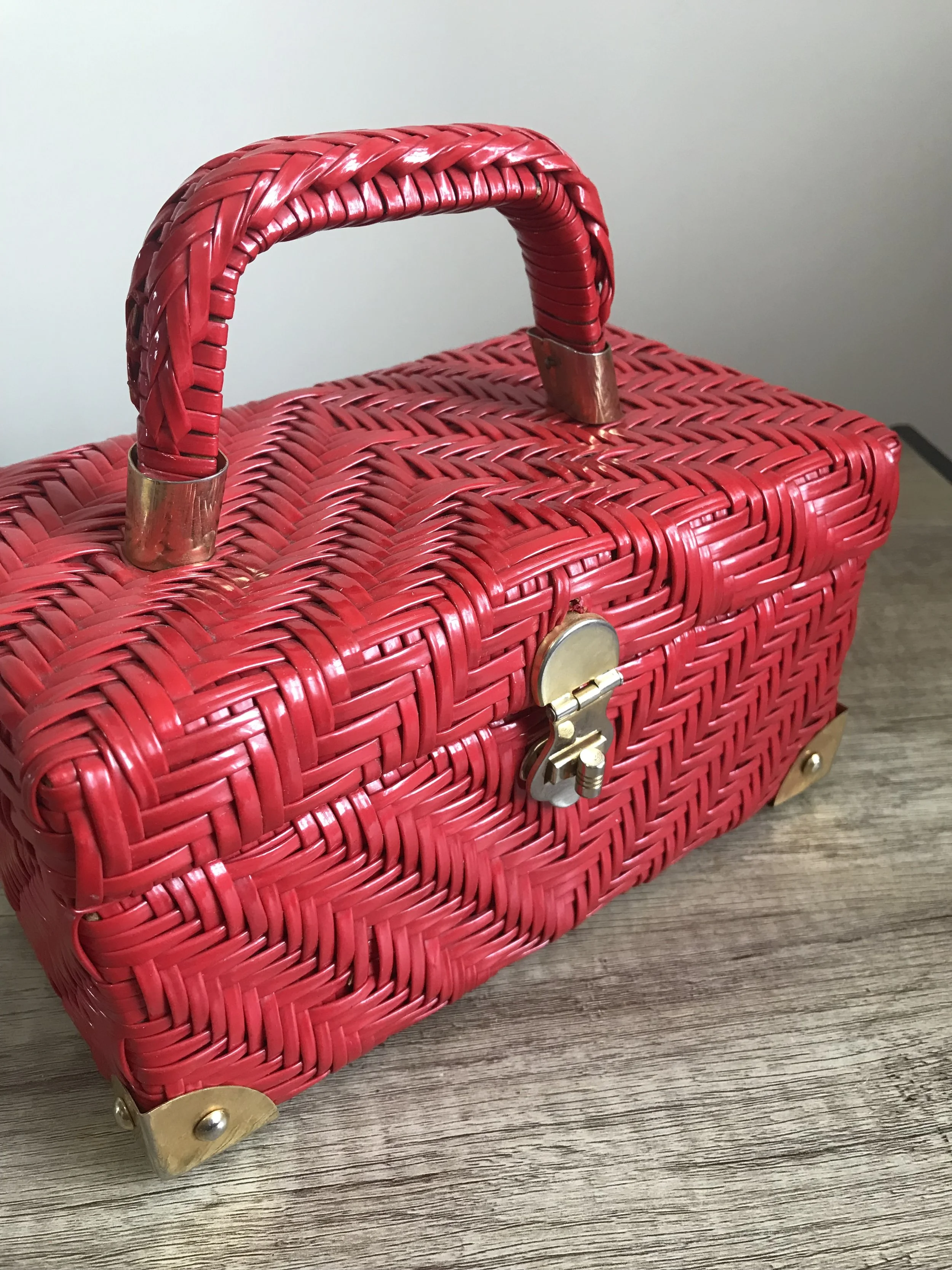 1960s Red Box Wicker Handbag ❤️