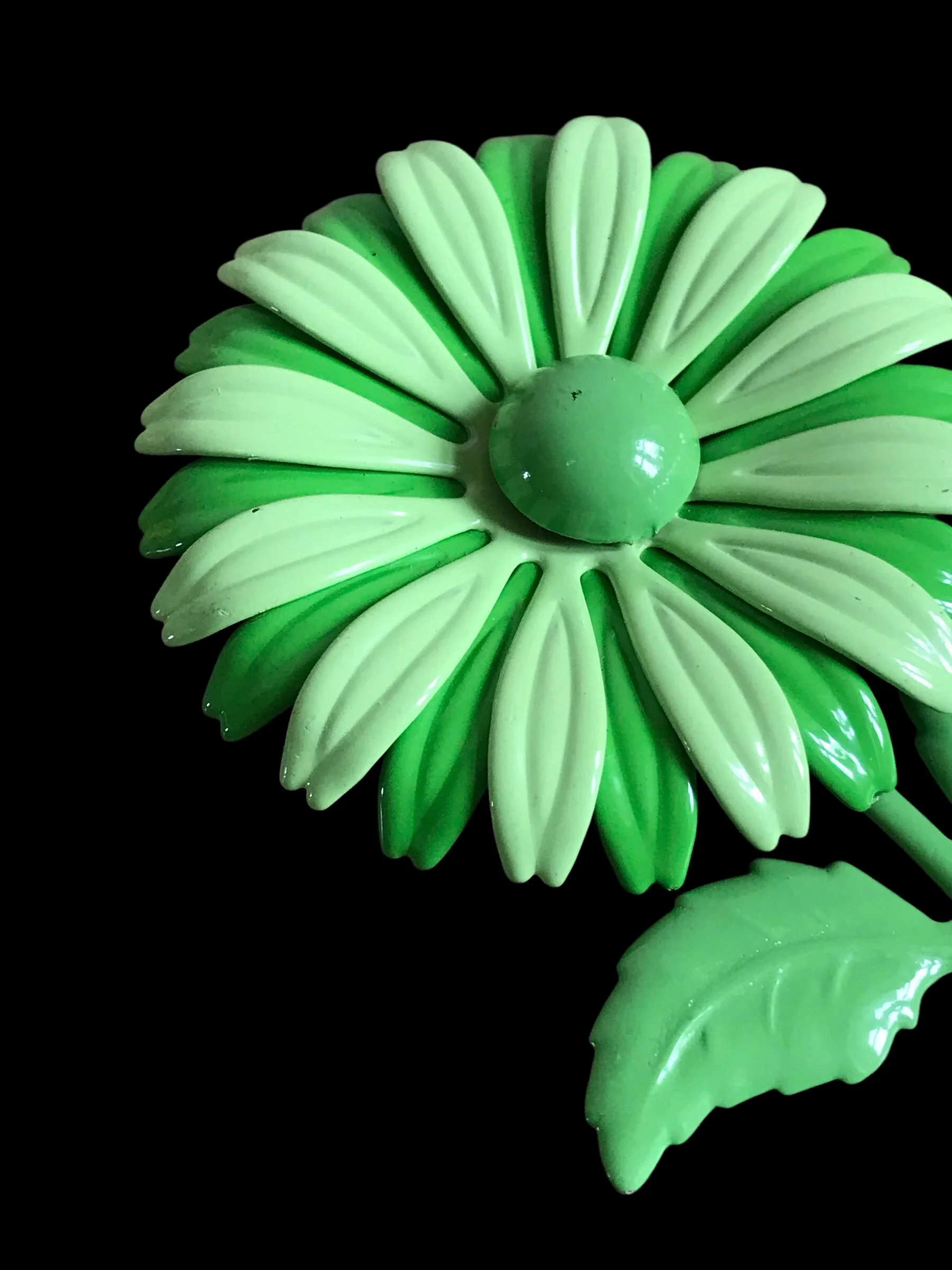 1950s Green Flower Brooch 💚