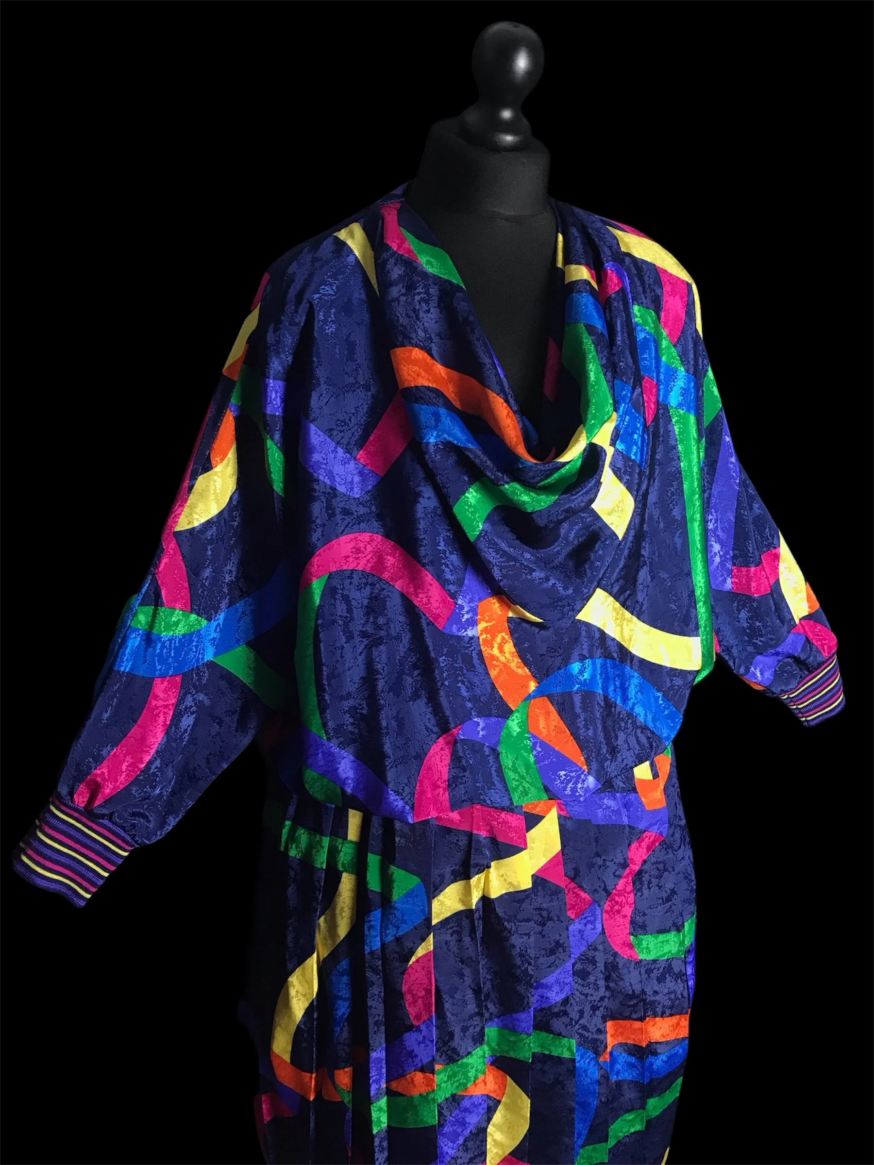 Gina Bacconi Rainbow Swirl Top 🌈