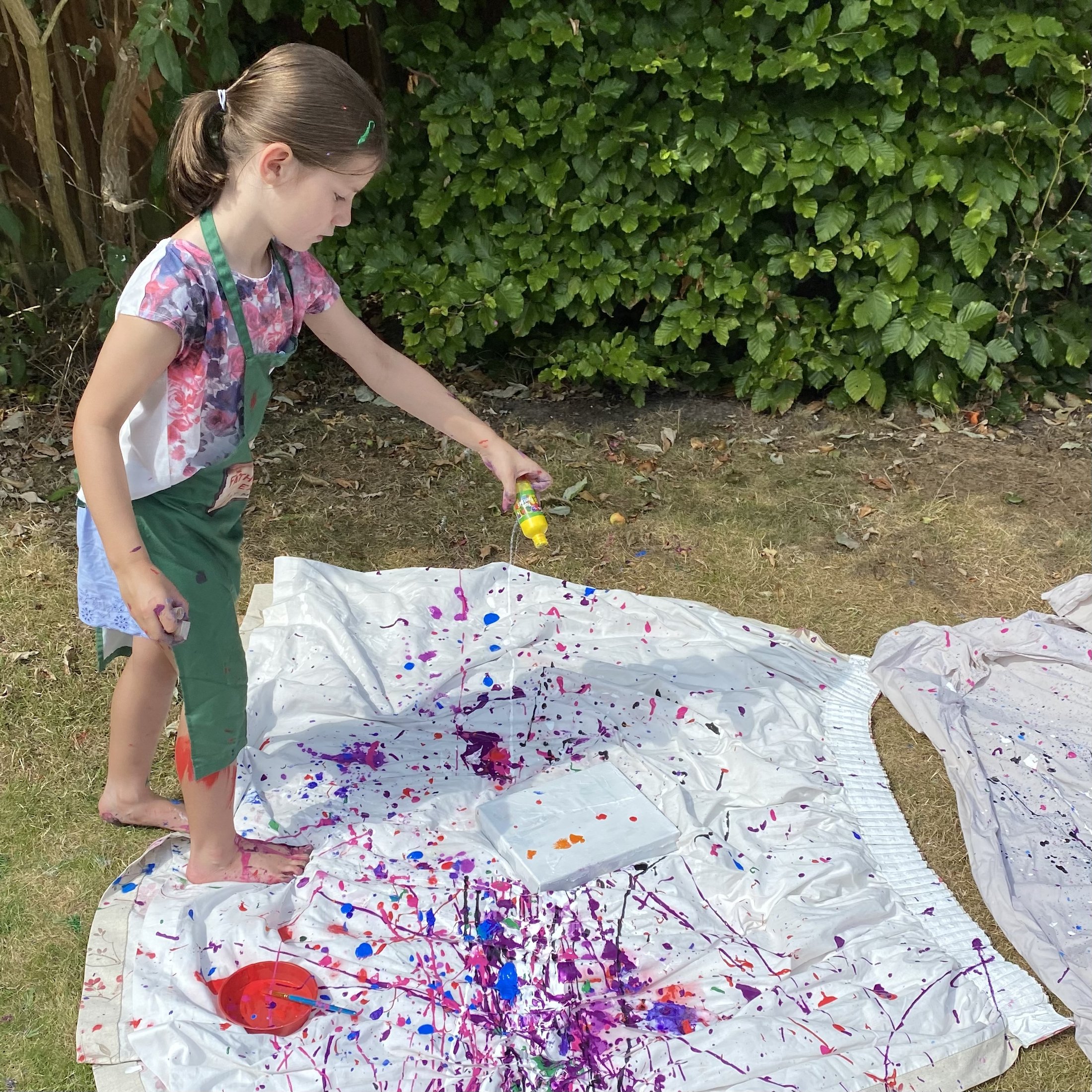 Jackson_Pollock_Kids_Crafts_Drip_Painting_8_Sarah_Ransome_Art.jpg