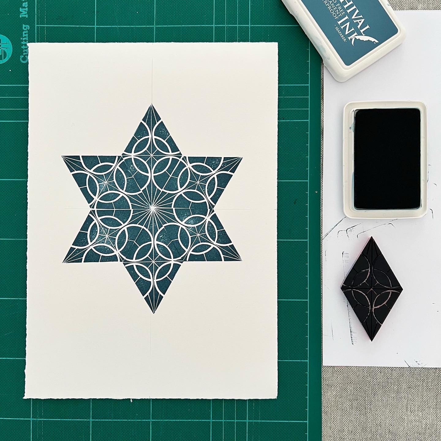 Lino-Surfaces-Speedball-SpeedyCarve-Printed-Star-Sarah-Ransome-Art.jpg