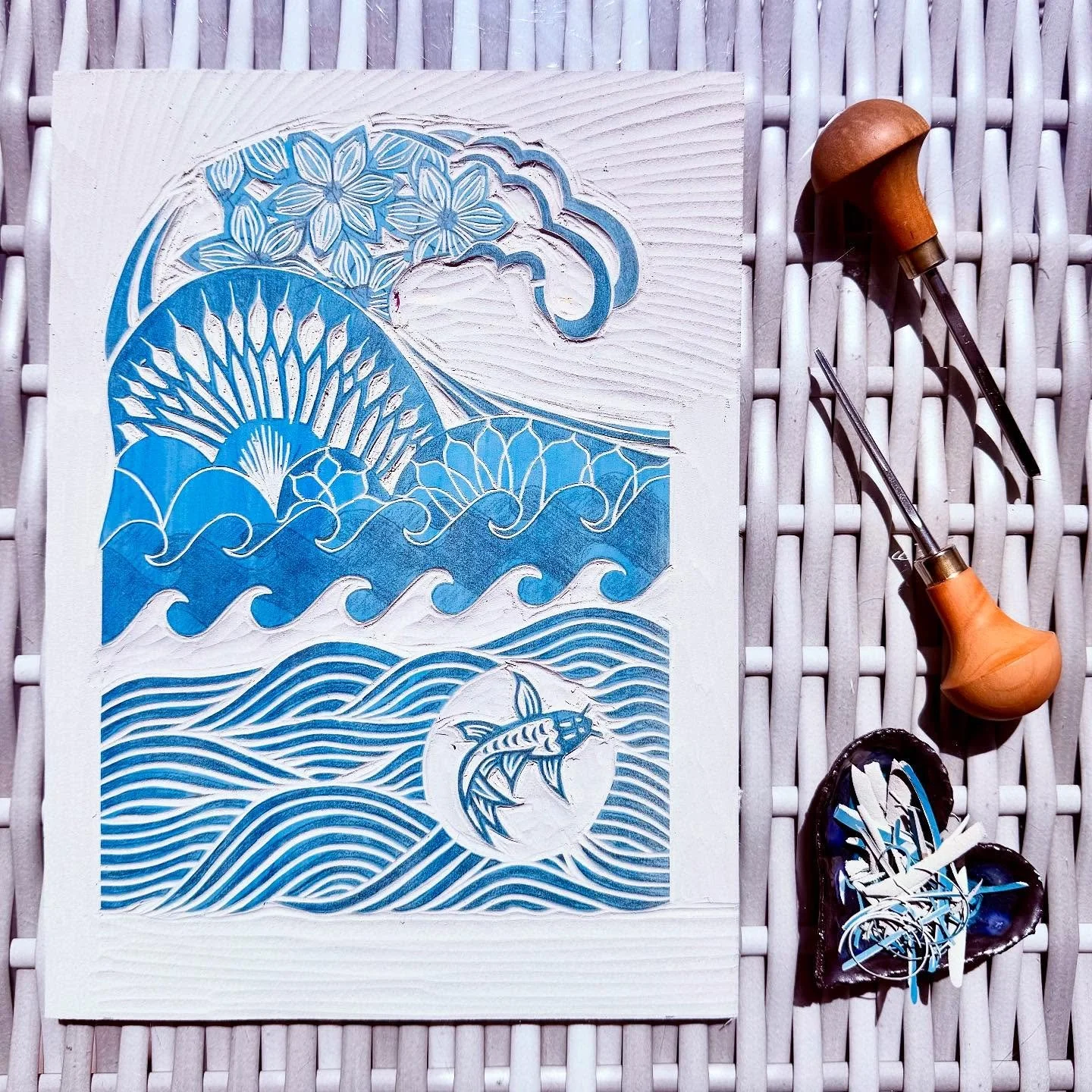 Sitting in the sun yesterday, carving the finishing touches to this Japan inspired Lino print 🧘🏼 
-
-
-
-
-
-
#japan #kyoto #tokyo #lino #linoprint #artwork #printmaking #printmakersofinstagram
#handprinted #handcarved #contemporaryprintmaking #wav
