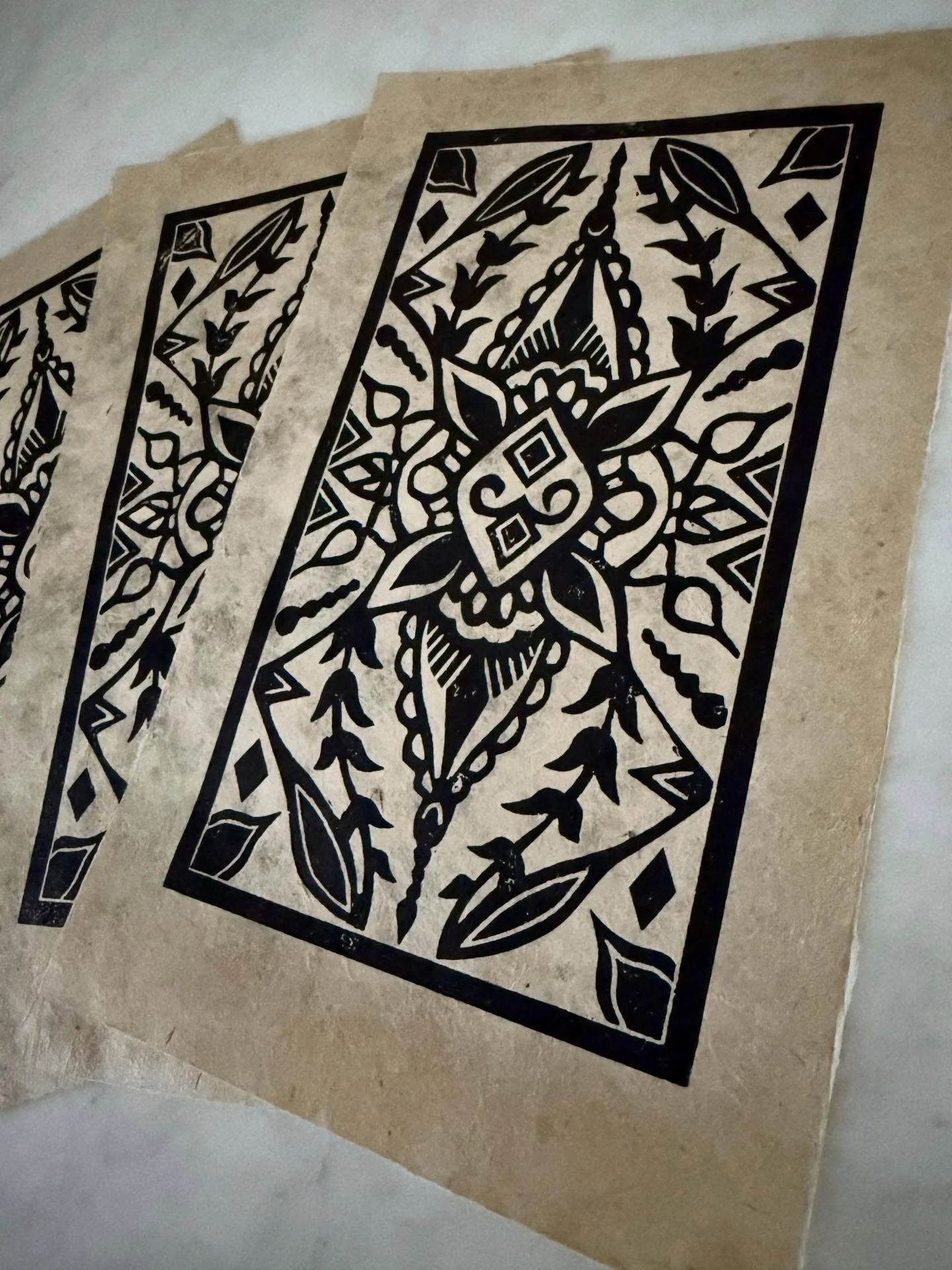 The finished print from my last reel. A design inspired by patterns seen in Marrakesh. 
-
-
#lino #linoprint #morocco #printmaking #marrakesh