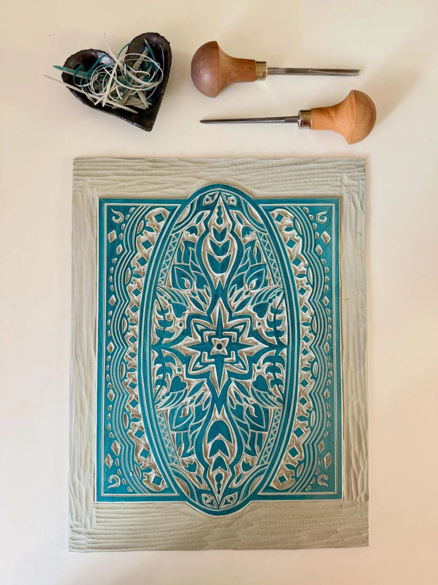 Just what long weekends are for - family, friends and lino printing. 
-
-
-
#lino #printmaking #patterns #artprint #linoprint