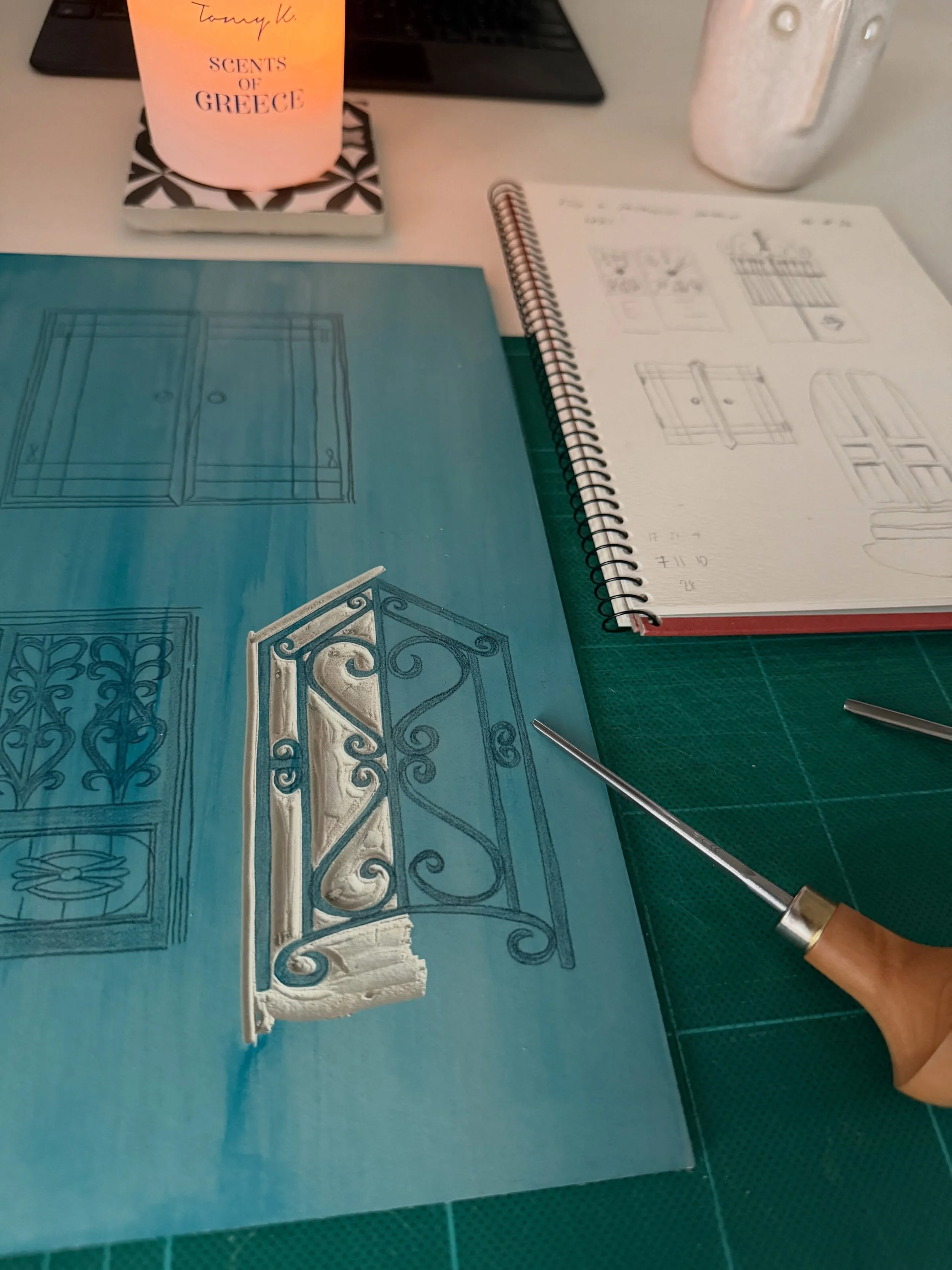 Managed to find a couple of hours to start carving a new design inspired by our summer holiday in Greece 💙
-
-
-
-
#greece #linoprint #printmaking #gate #santorini
