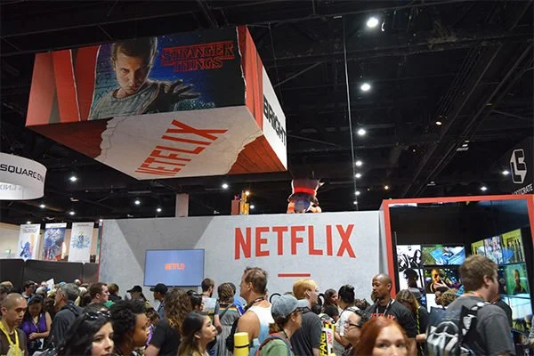 netflix-comic-con-crowd-fgpg-immersive-exhibit-design-600x400.jpg