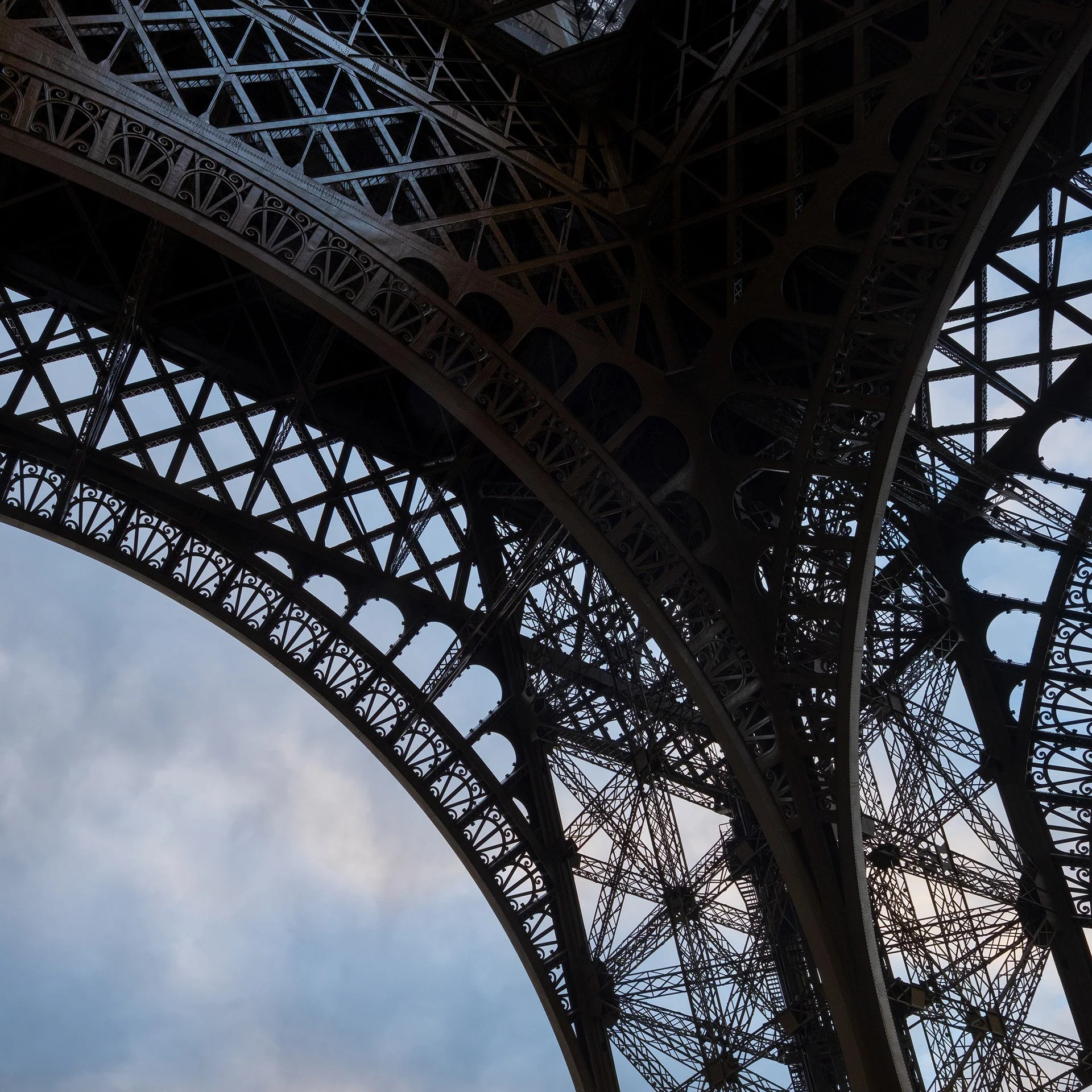 515926_bleu_heure_tour_FINAL_web.jpg