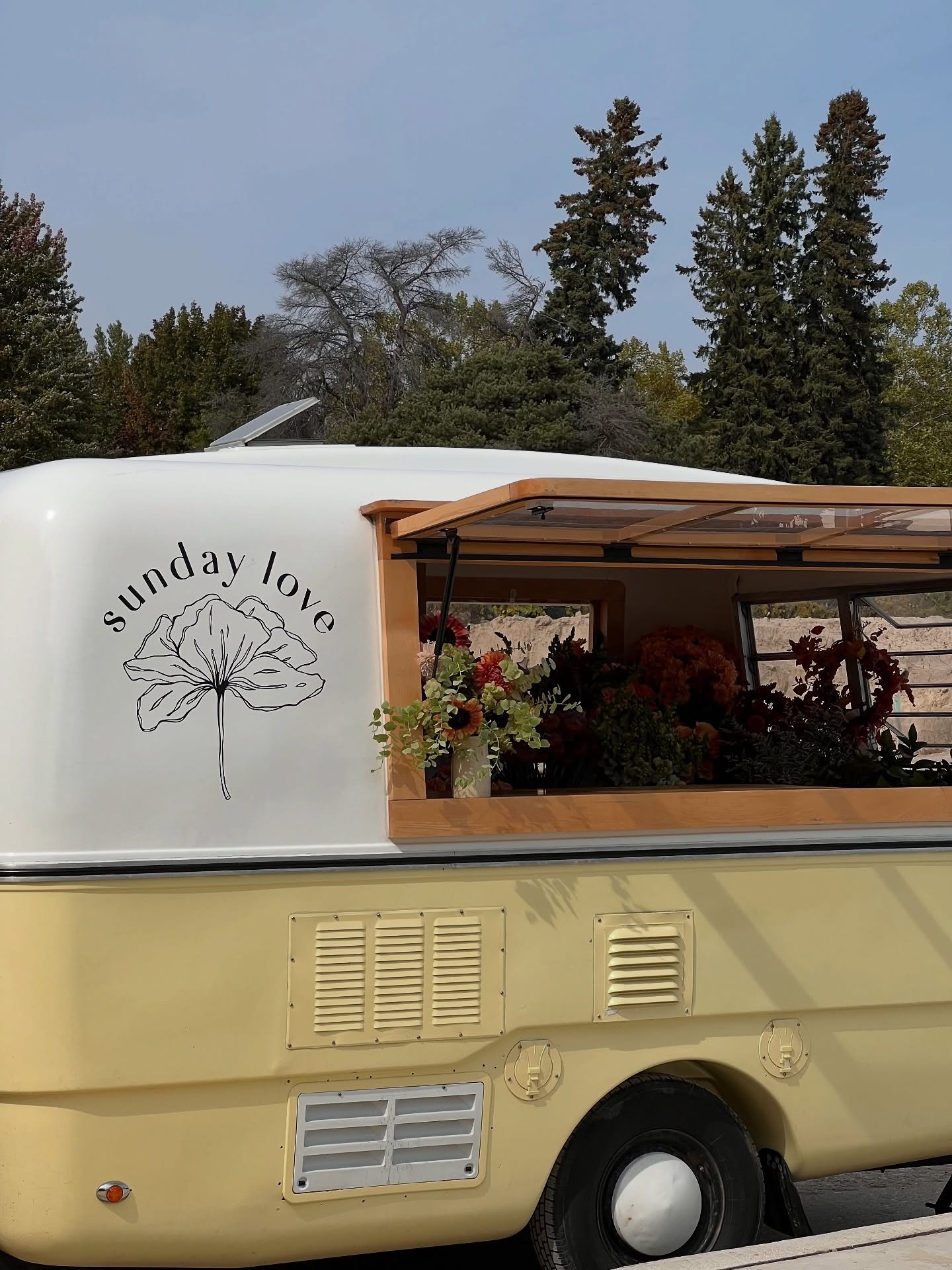 OCTOBER SCHEDULE 🍂

The time has come for our final month of flower pop-ups for the year. It is so bittersweet! 🥹

With only 4 pop-ups in October, you will not want to miss our last days in the flower camper for the year! ✨✨✨

Friday October 3rd
@c