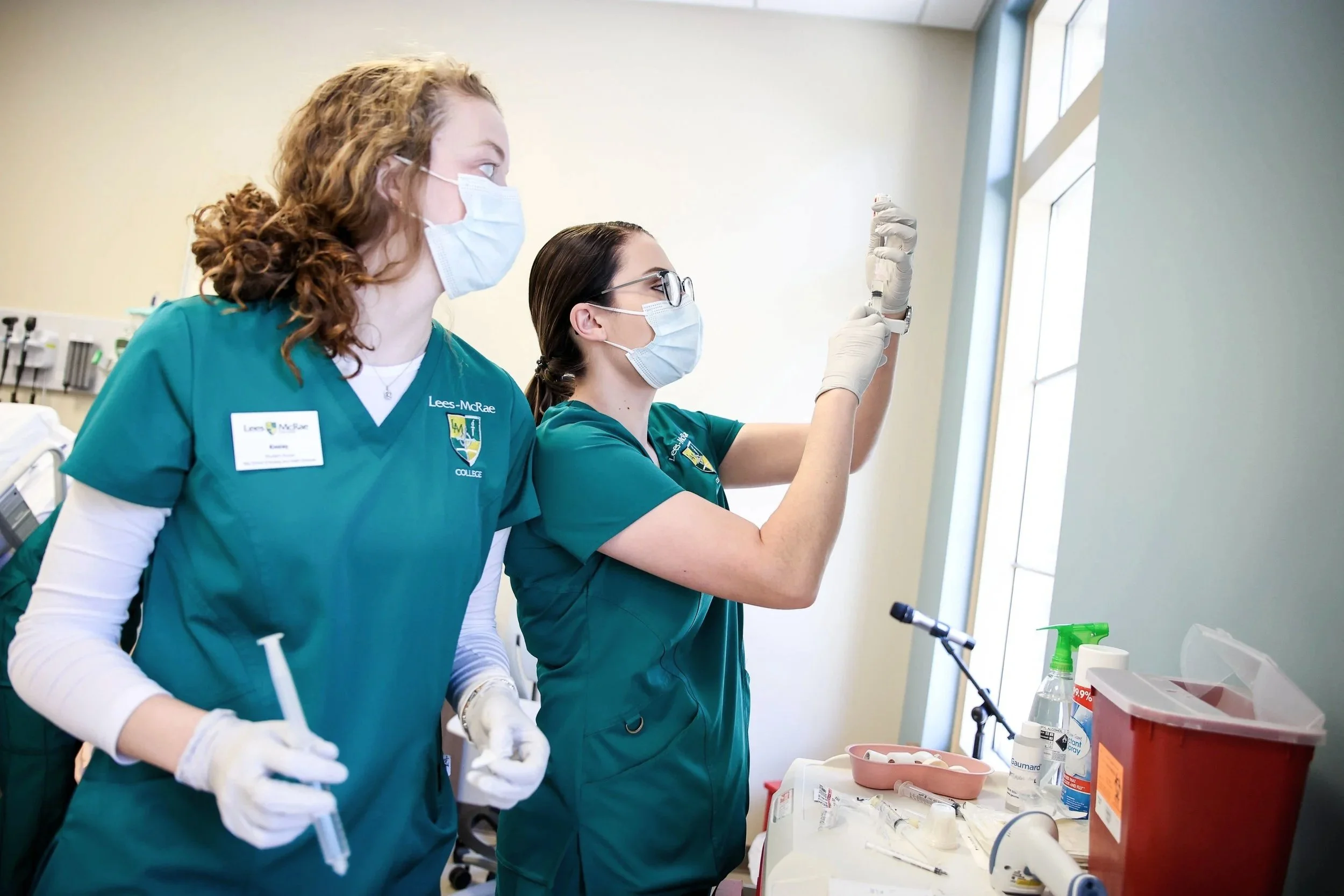 Two students prepare to administer an
injection to their patient during a class
simulation.