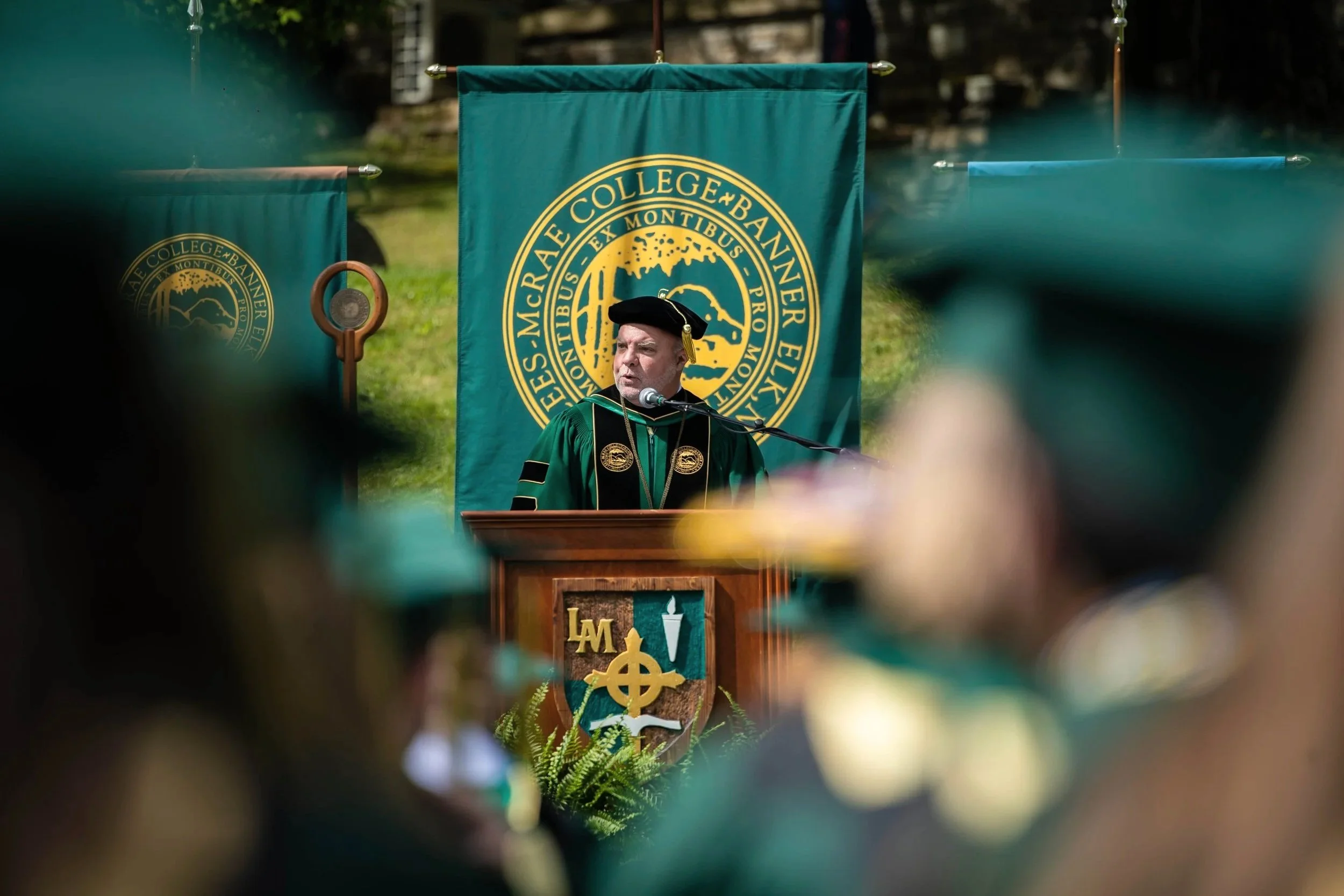 The class of 2025 was addressed by Dr. Lee
King, President of Lees-McRae College.
President King presented the Fidelity Award to
two recipients which was followed by the first
names being called across the stage.