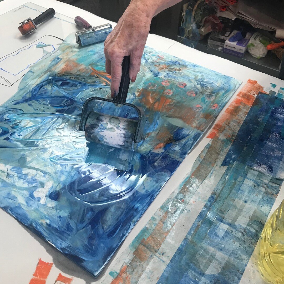 The Process - Marie cleaning up after a successful day printmaking. Who knew clean up could be so intriguing?

Marie Powell Gallery
177 Howerton Way S.E., Ilwaco, WA 
marie-powell.com &bull; 360-244-0800
Open Daily 11am-4pm 

#discoverilwaco  #artina