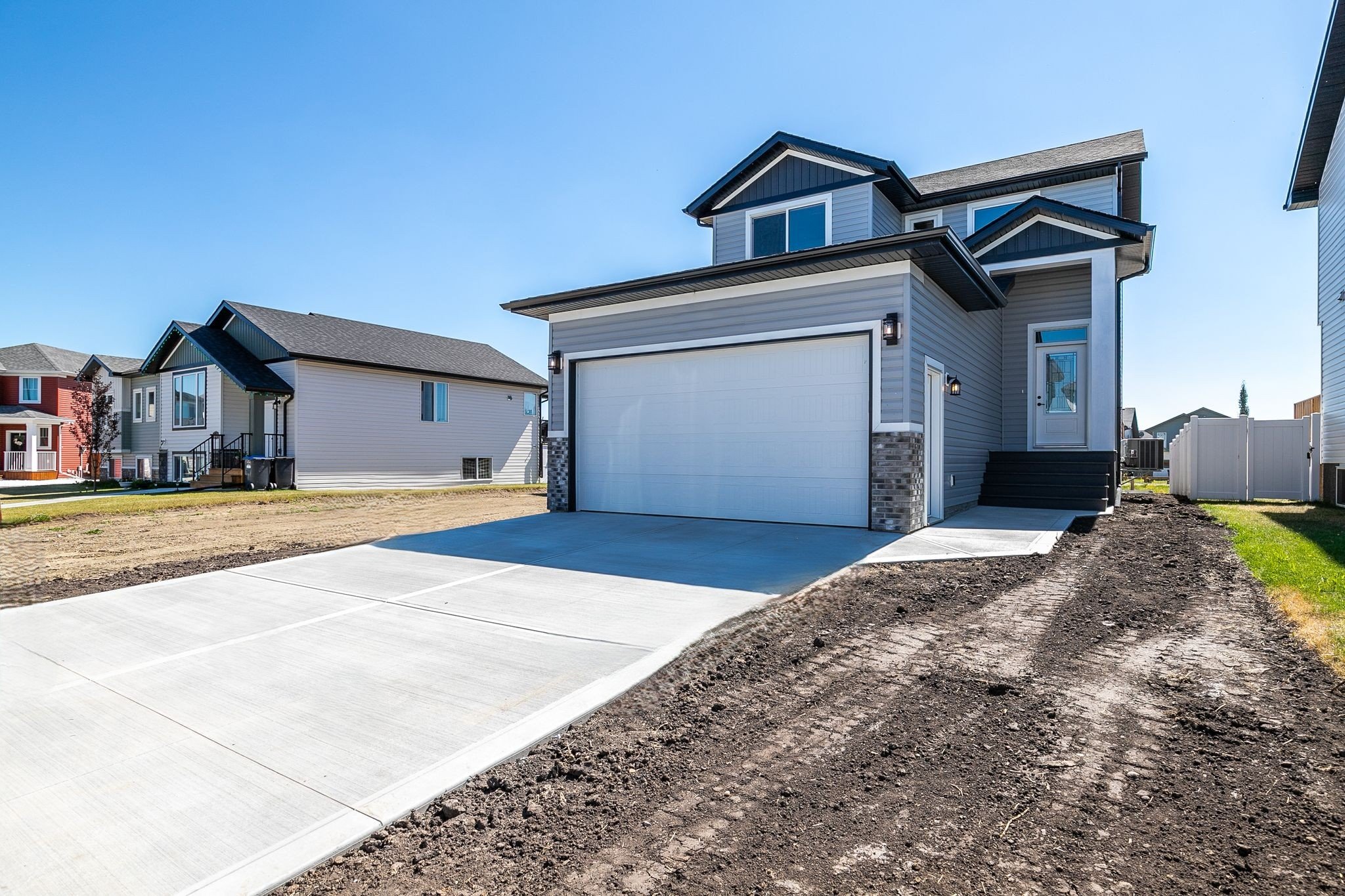 Penhold - 126 Norseman Close - NEW