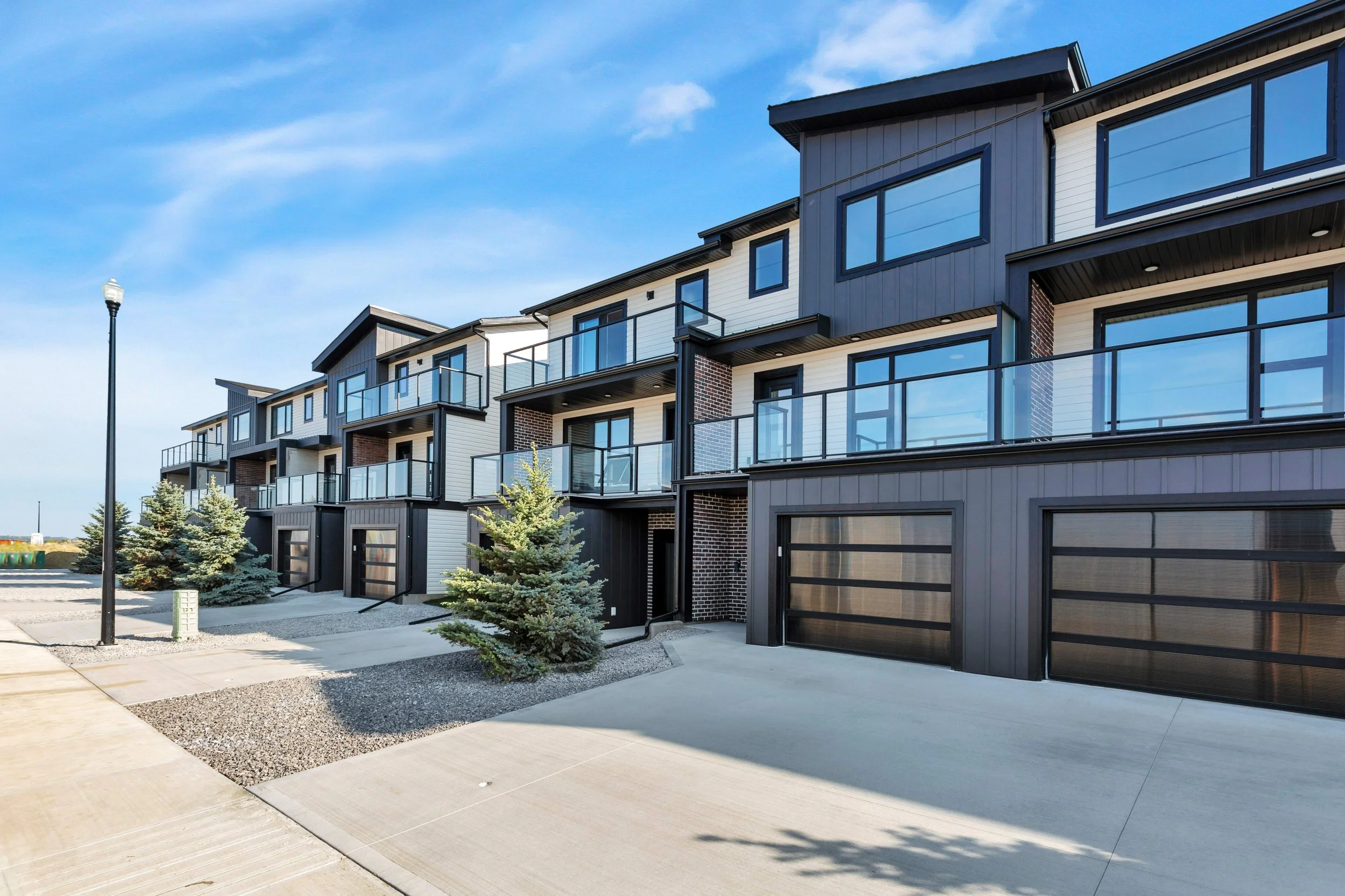 16 Violet Point, Sylvan Lake AB (2).jpg