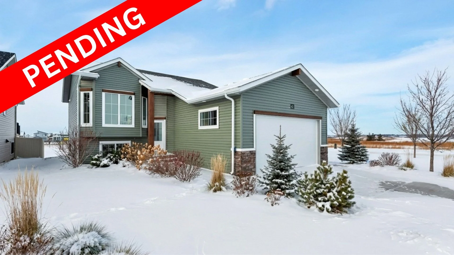 Red Deer - 62 Tarzwell Avenue - PENDING