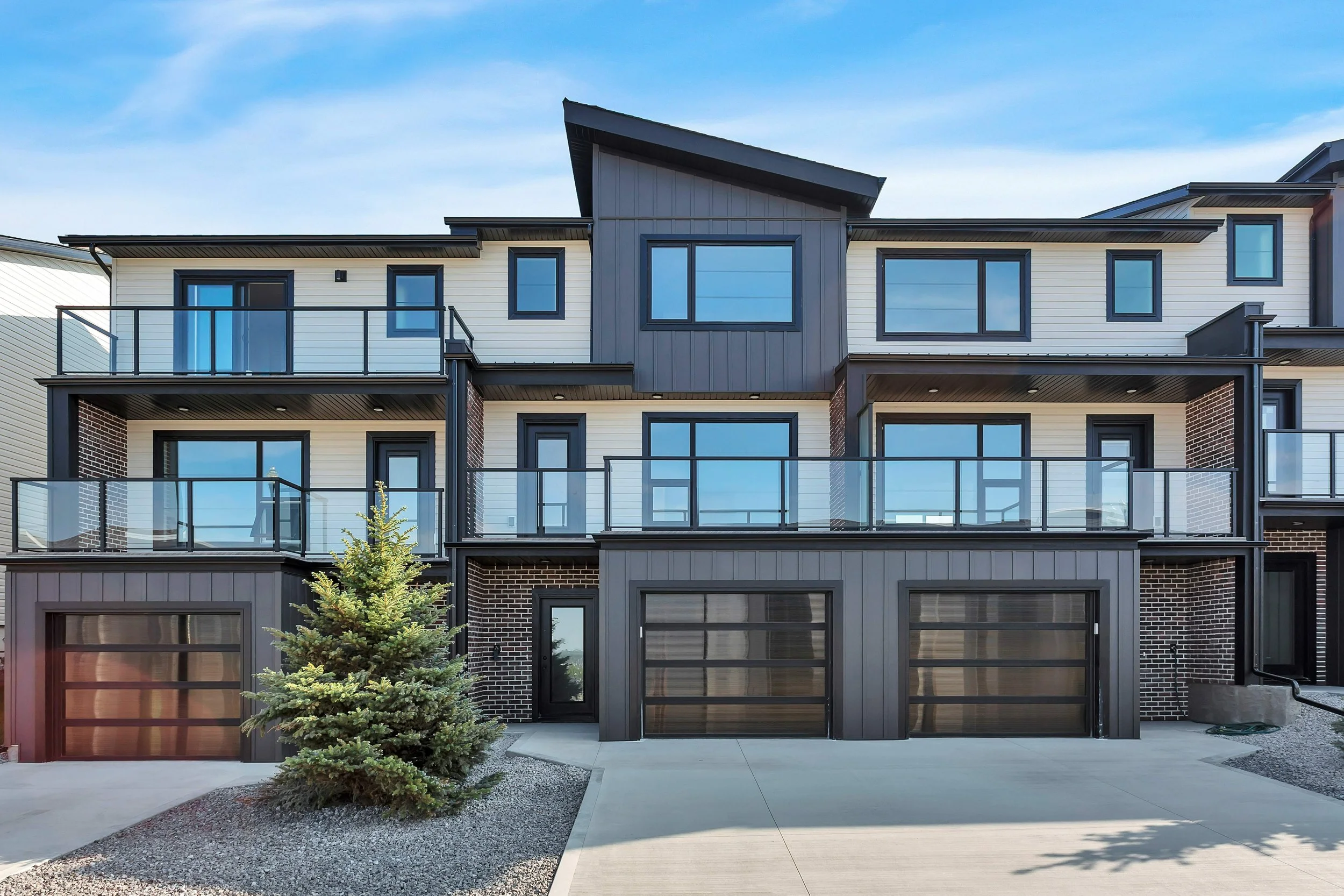 16 Violet Point, Sylvan Lake AB (1).jpg