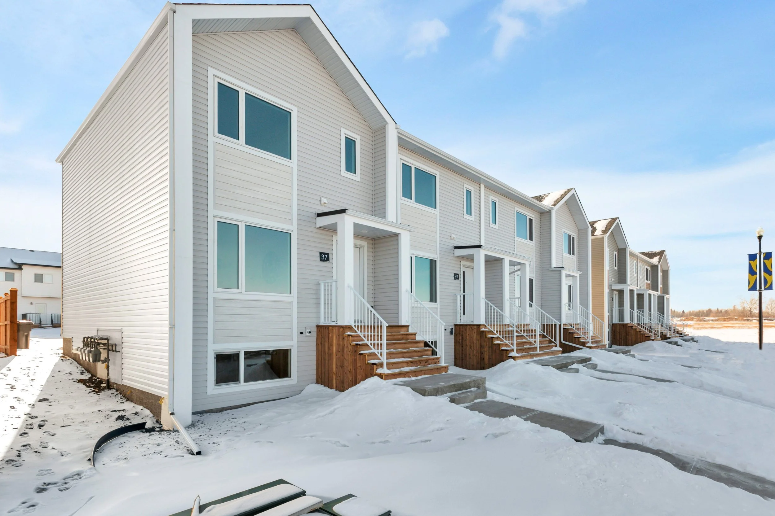 Red Deer - 37 Louis Drive - $339,900