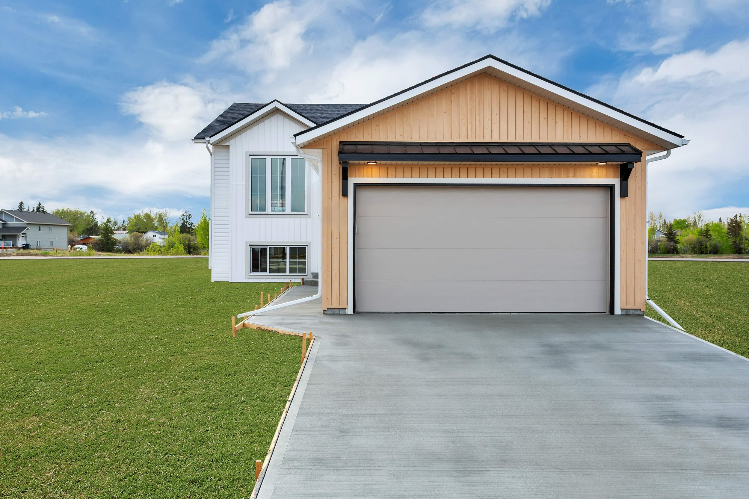 Sylvan Lake - 104 Hampton Crescent - AVAILABLE