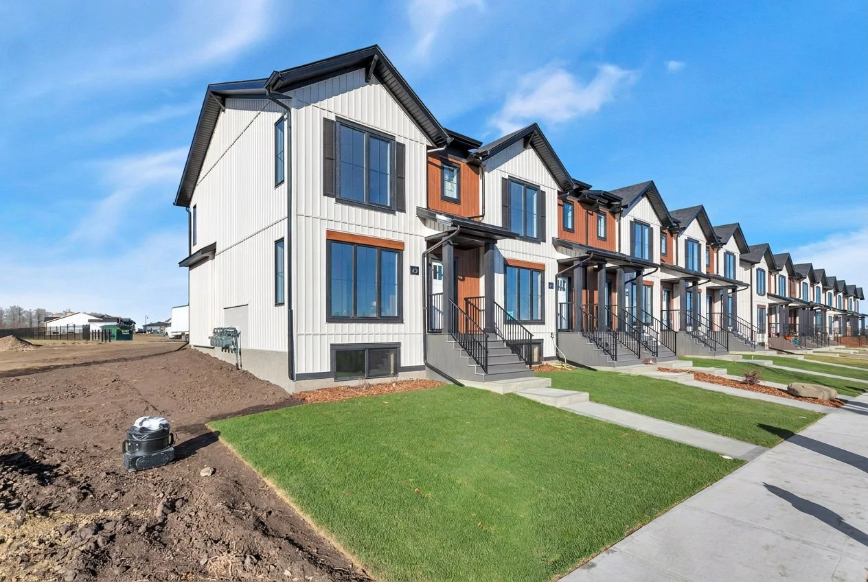 Sylvan Lake - 34 Station Drive - PENDING