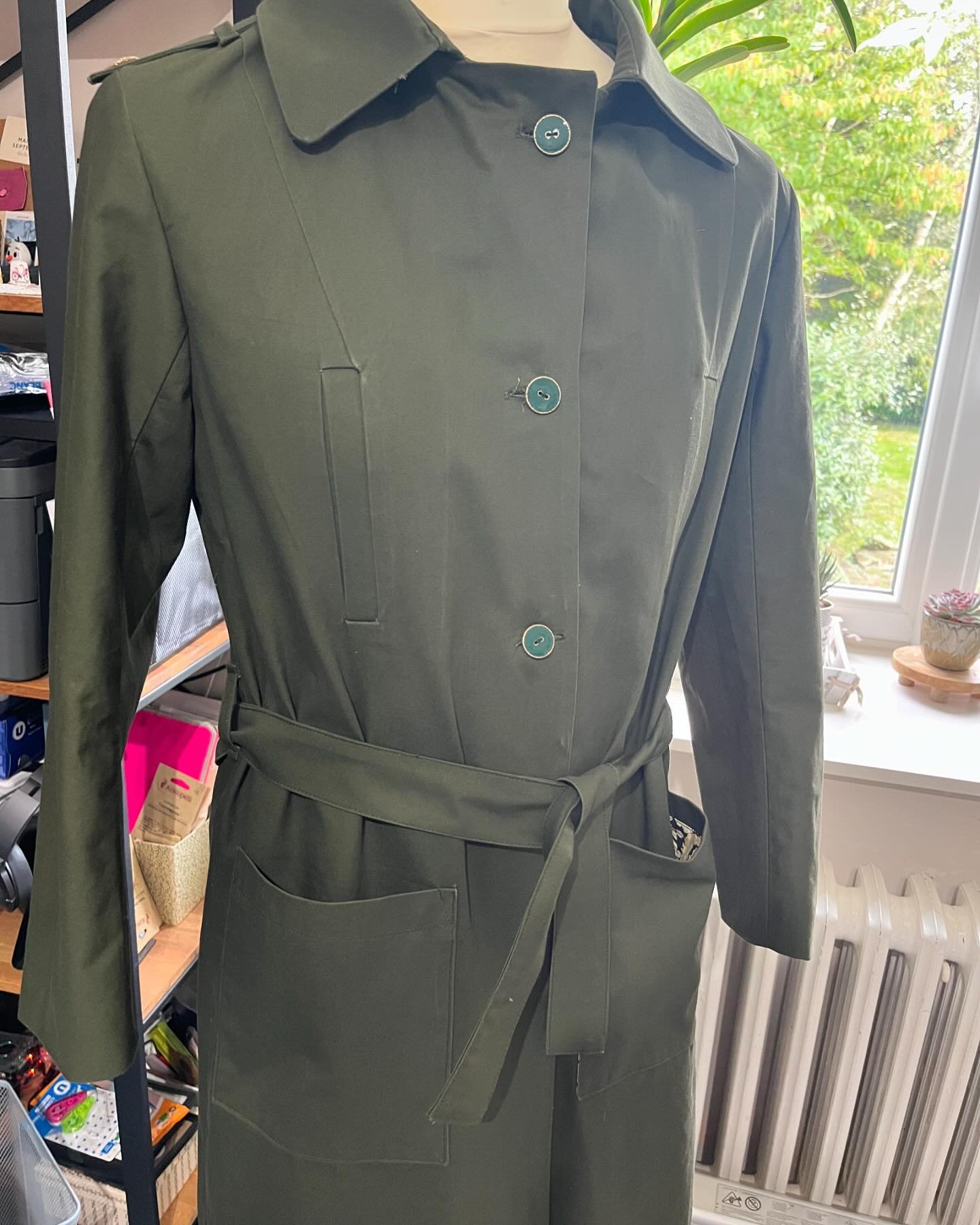 ✨

Le TRENCH 🥰

Pas encore un manteau, mais plus trop une veste. Il habill&eacute; et couvre &agrave; l&rsquo;automne 🍁
On peut s&rsquo;amuser &agrave; le faire dans des couleurs classiques ou son contraire 💫

#artisan #creatrice #bretagne #sewing