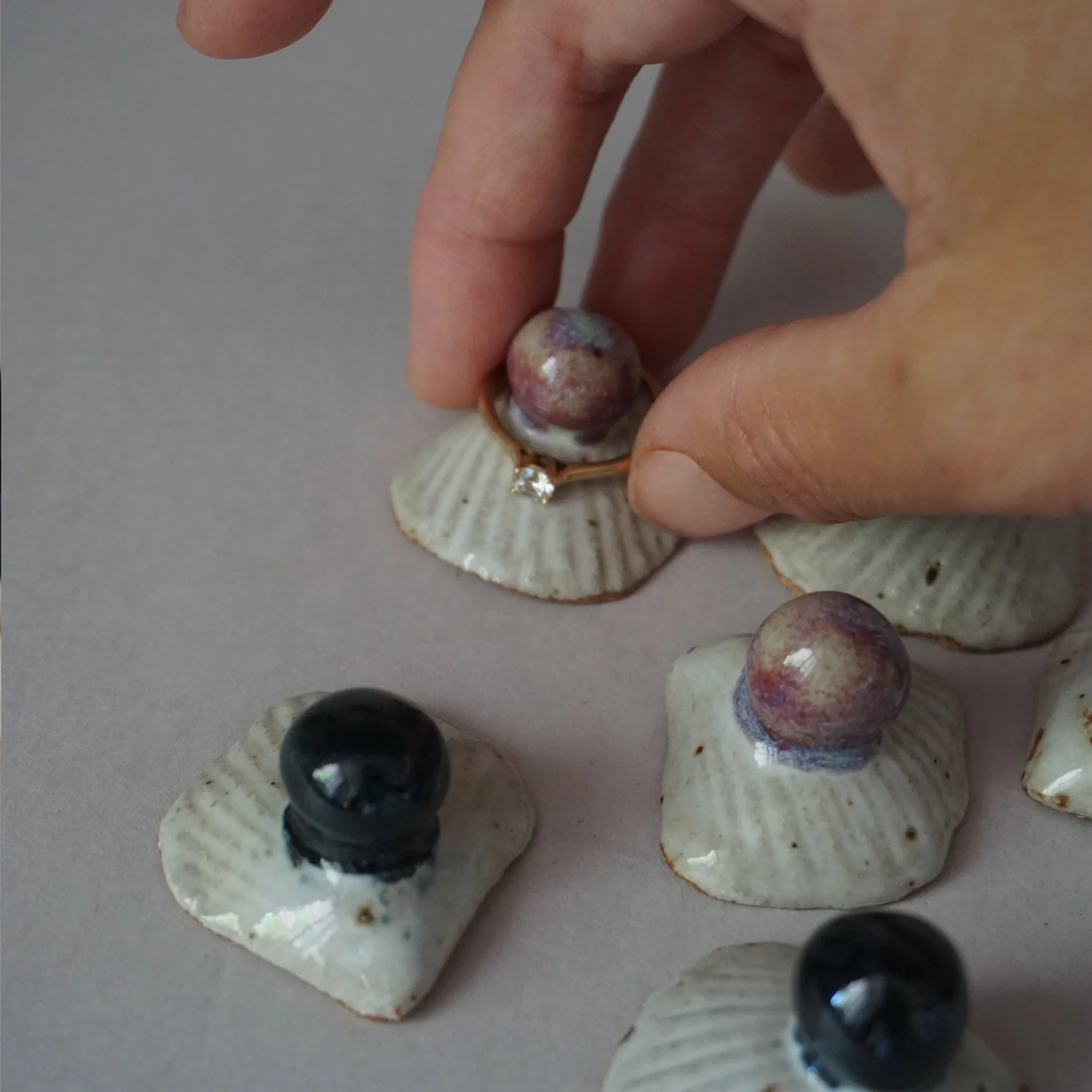 Black & m o pearl small pearl ring holder5.jpg