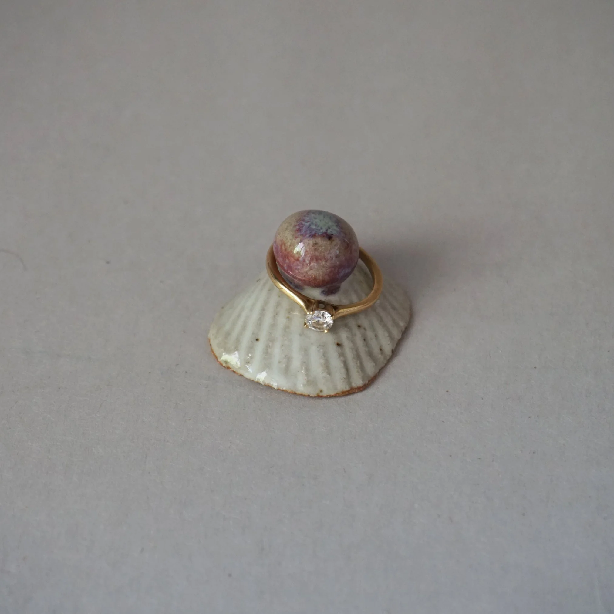 Mother of pearl small pearl ring holder.jpg