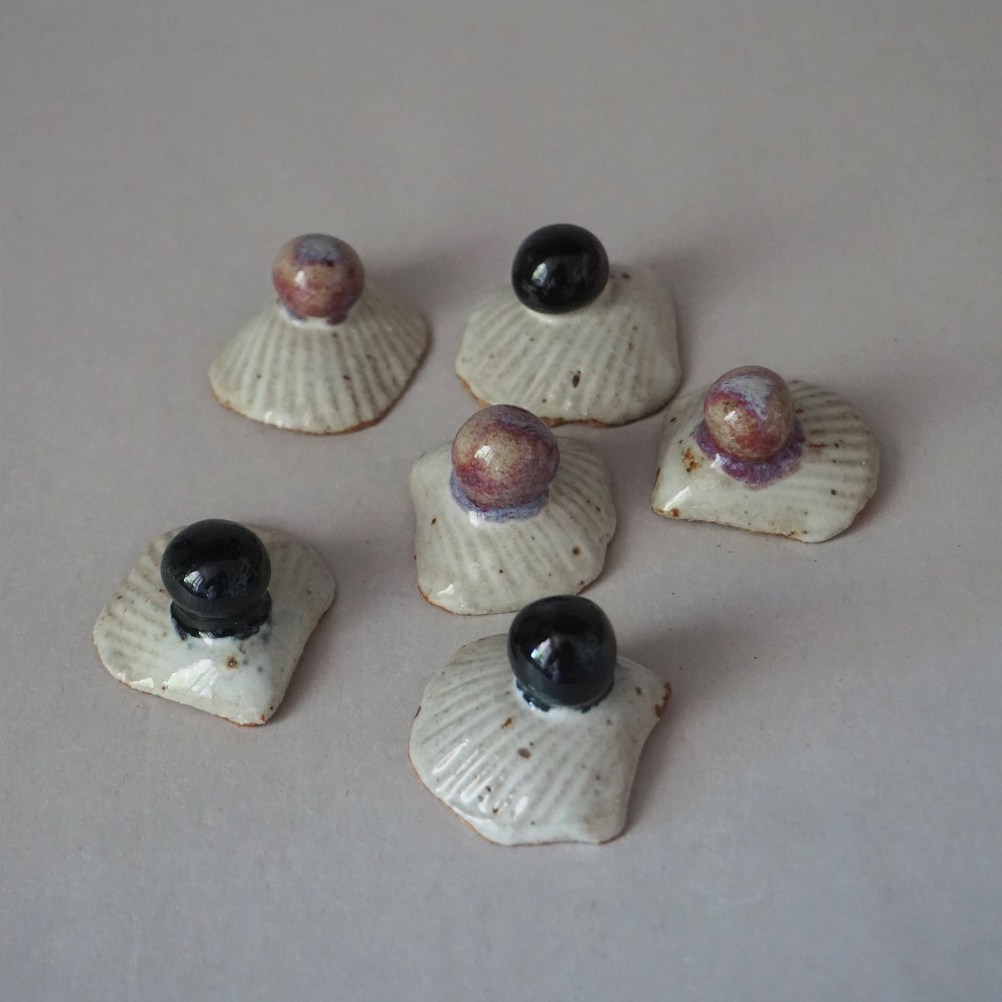 Black & m o pearl small pearl ring holder3.jpg