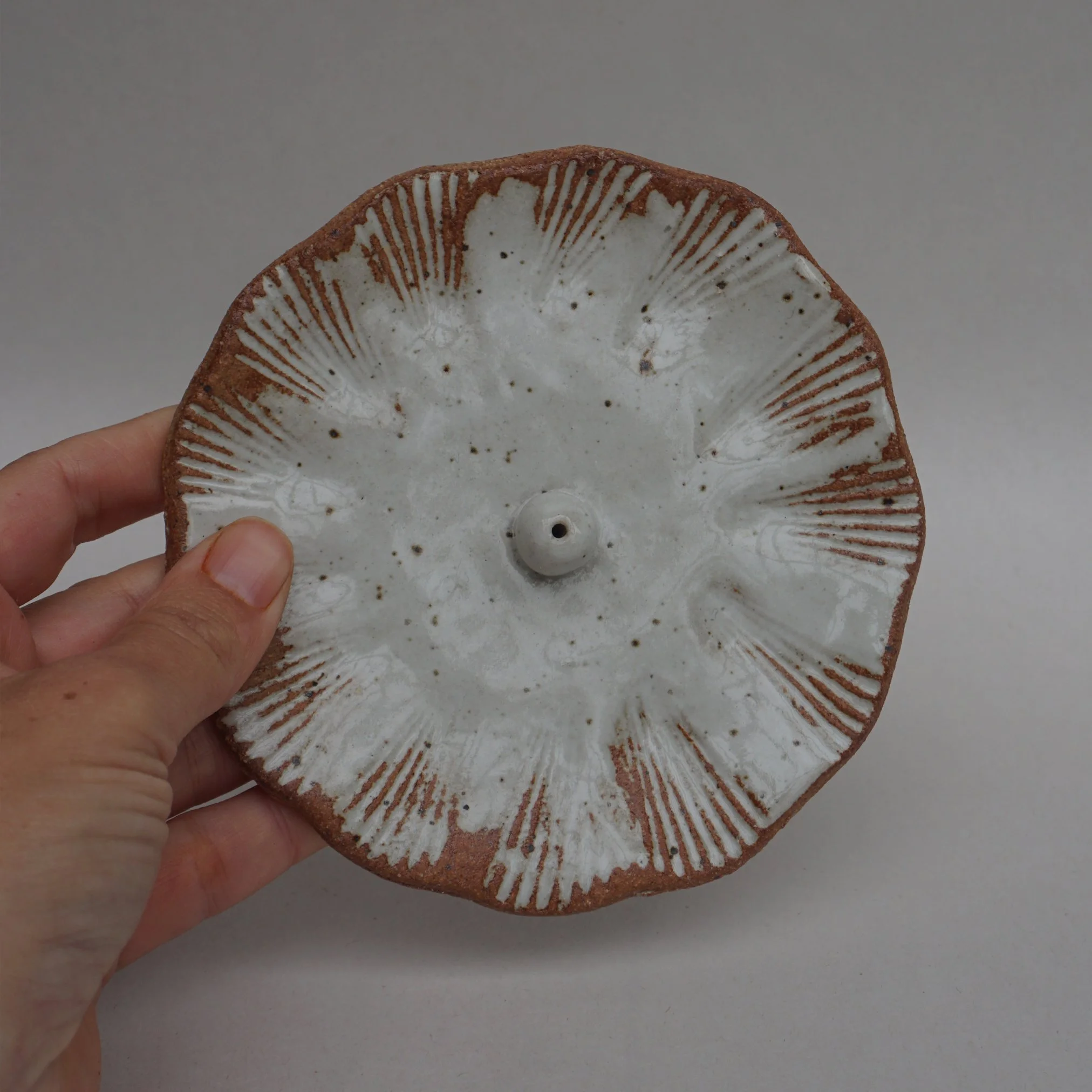 Shell and pearl incense holder6.jpg
