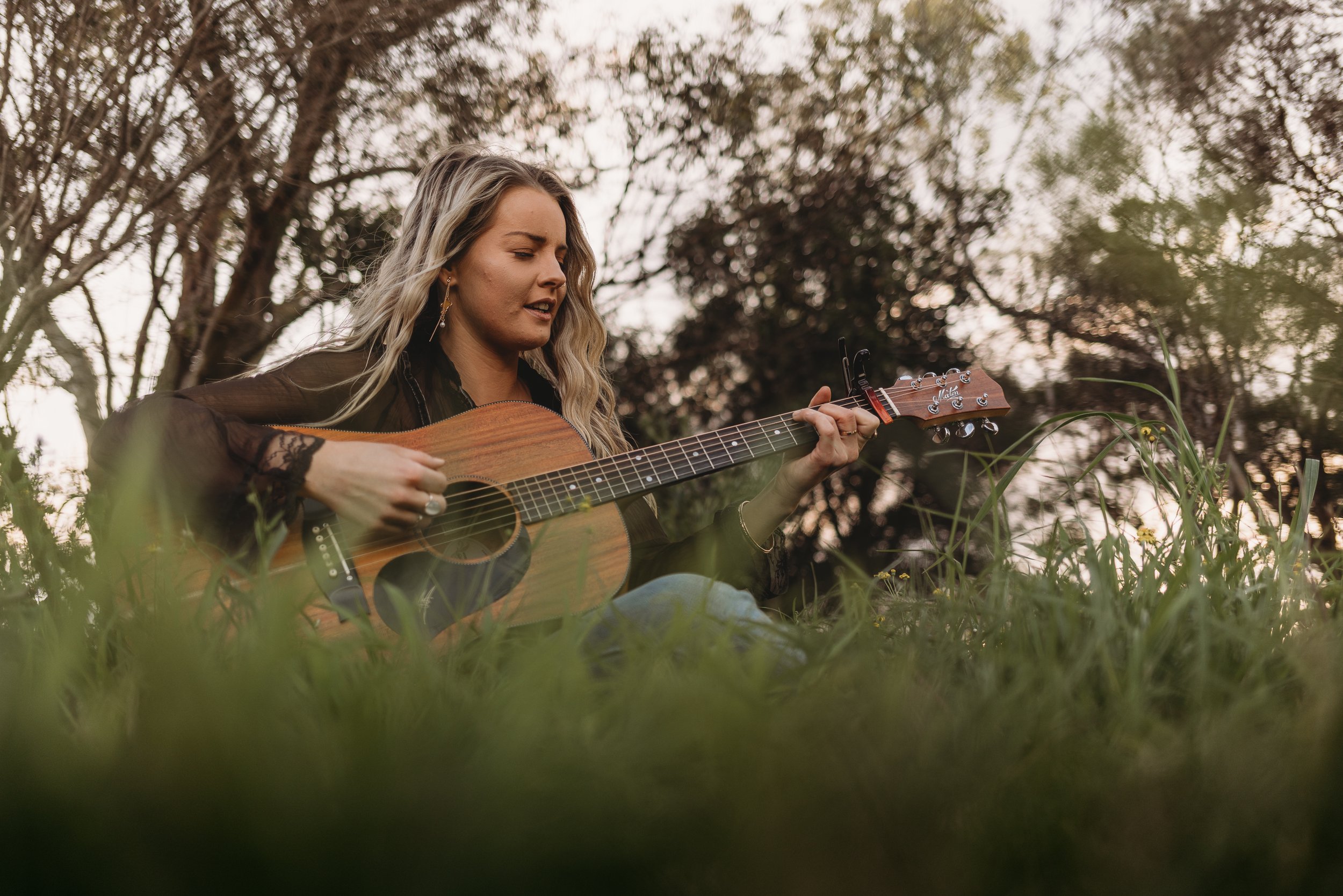 JESSICAFLANAGANMUSIC_PORTRAITS_sol flare photography-84.jpg