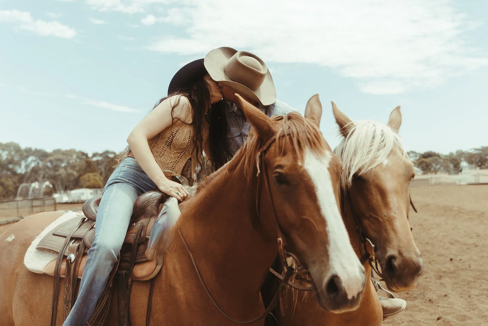 Chelsea & Bowen_Couples + Equine_sol flare photography-27.jpg