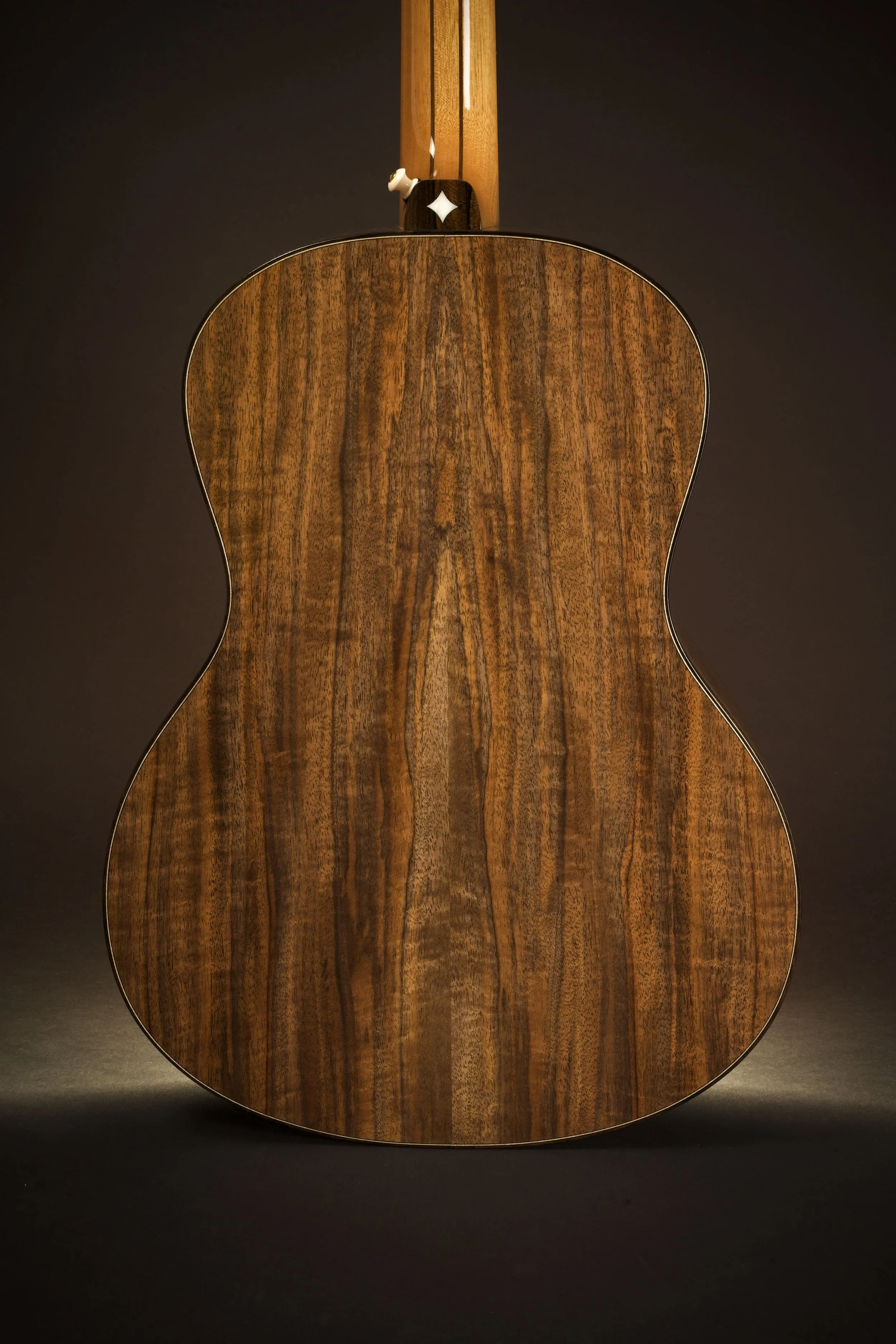 Dark brown, figured clara walnut tonewood