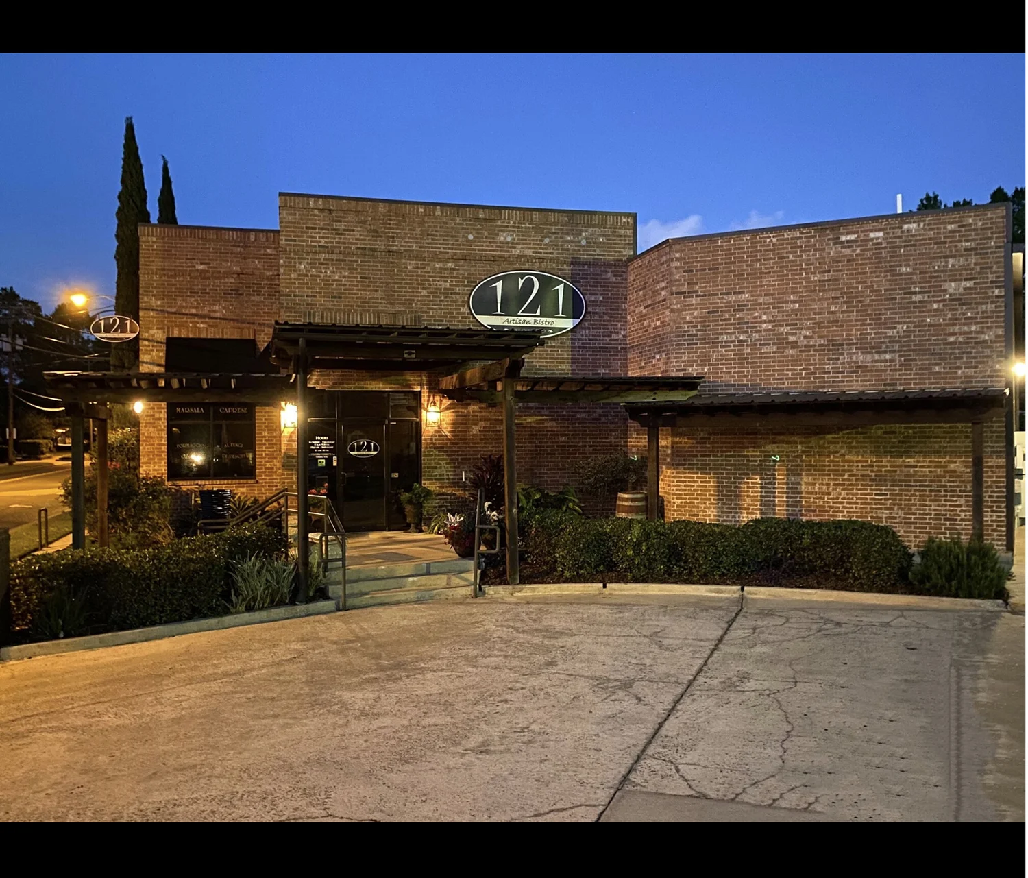 121 ARTISAN BISTRO intelligence overview