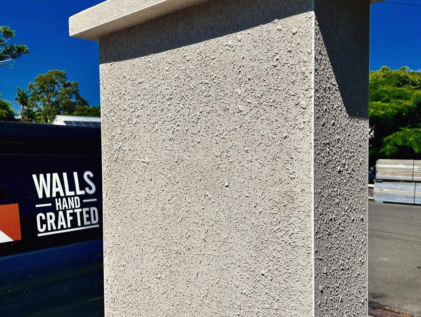 Textured wall finishes are back!! &hellip; and definitely in fashion. This was a real joy to work on&hellip; #rendering #construction #walls #wallfinishes #@rockcote #wallshandcrafted #cement #trowelling #artisan #architecture #interiordesign #frontf