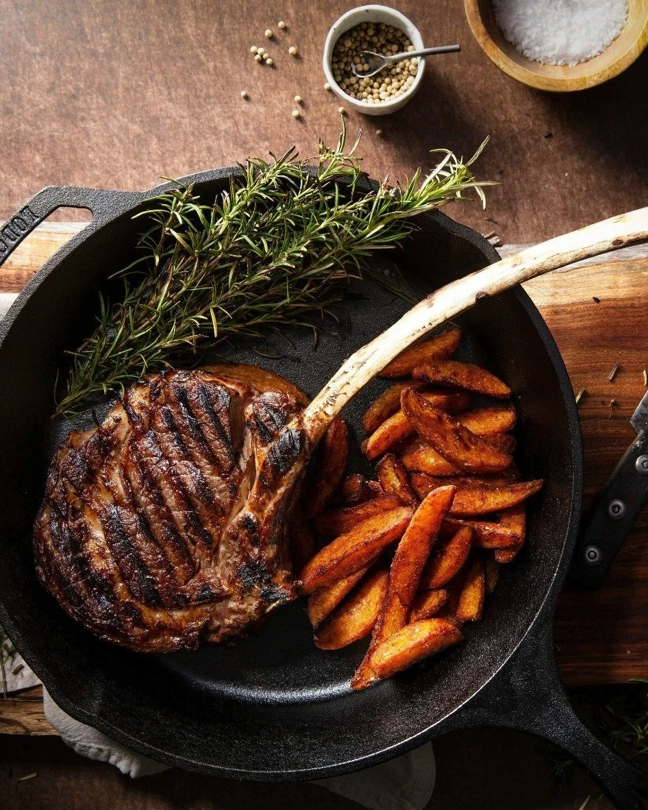 We often get the question "what sea salt will go well with this very nice piece of meat?". I love a good piece of meat- ideally well aged and with some kind of fat content. If that's what we are talking then the only way to really pay homag