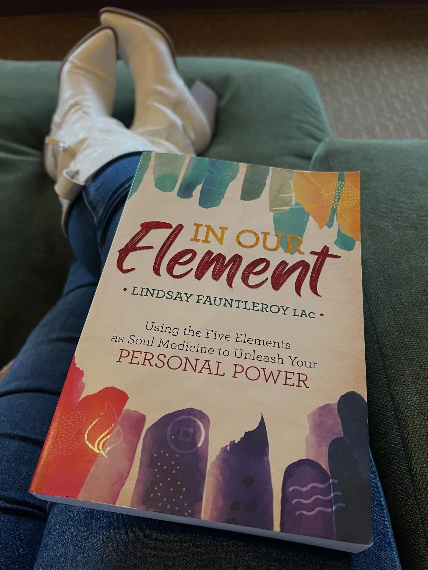 My favorite season 🍁🍁🍁 taking in the Magic of the Metal Element:
 ✨how we cherish what is ancient and sacred
✨how we lets things fall apart
✨how we connect to the gold in our soul
In Our Element 📙now avail in English, Arabic, Portuguese, and Aud