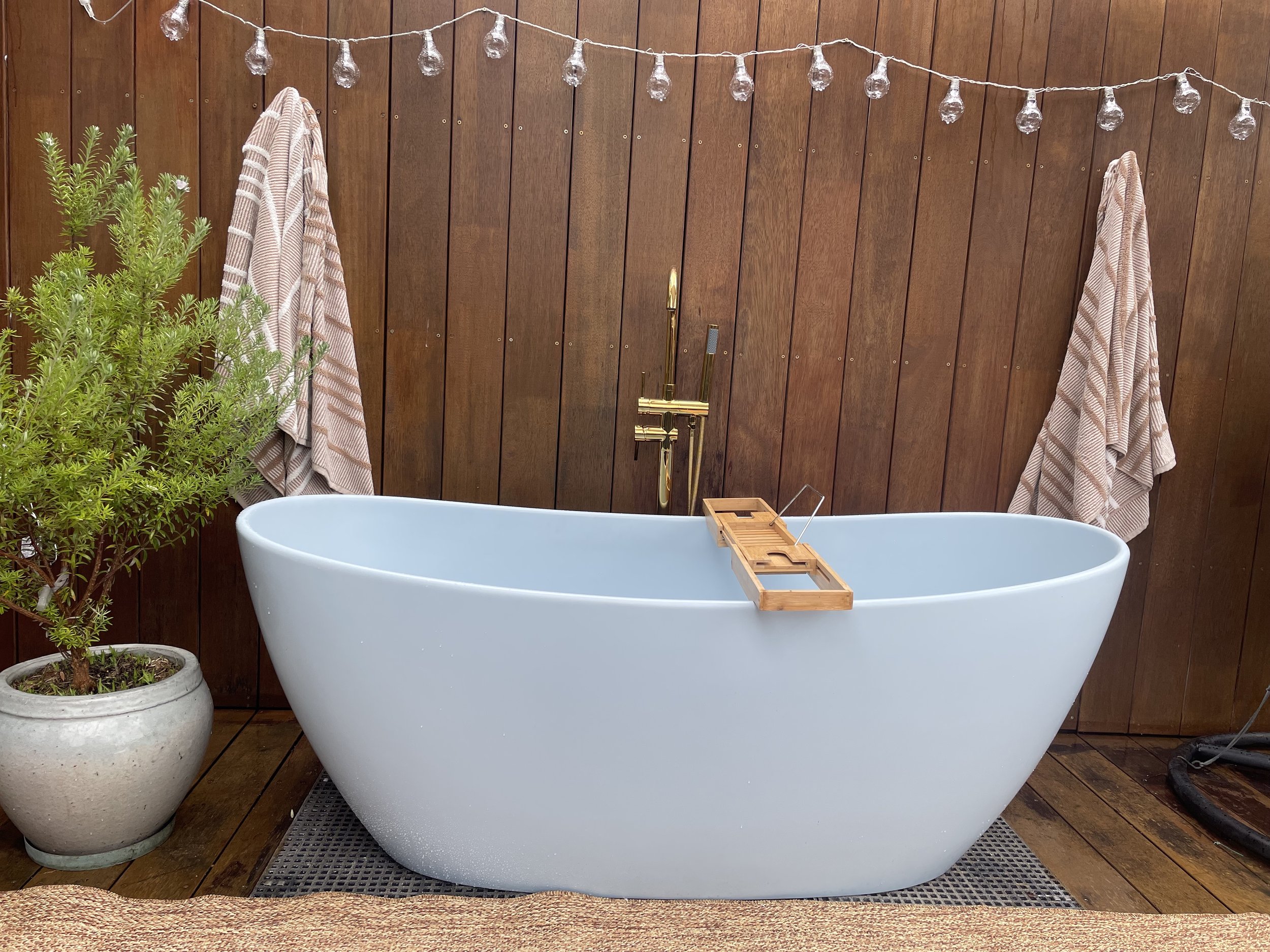 Outdoor bath