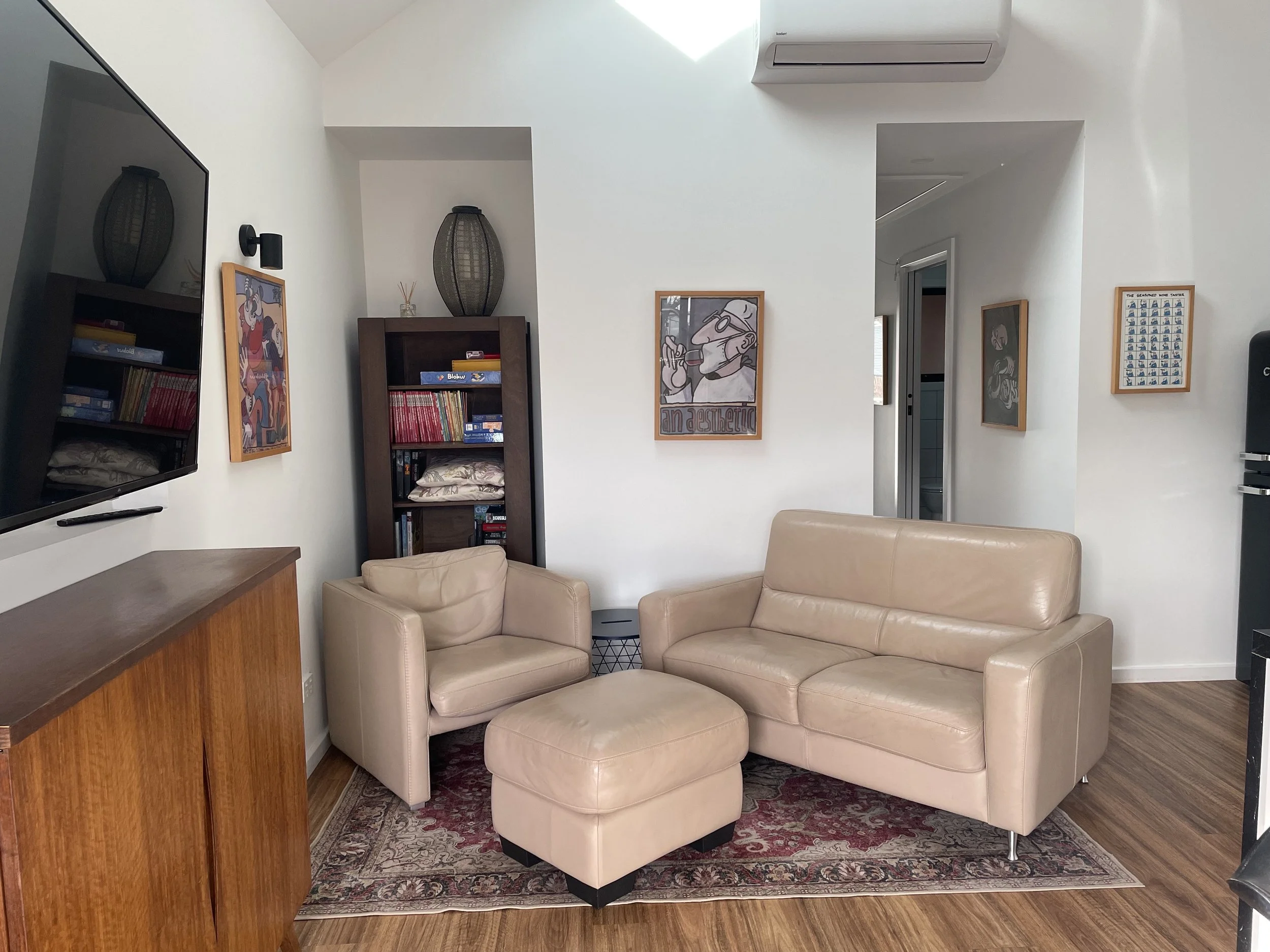 Cabin seating area.jpg