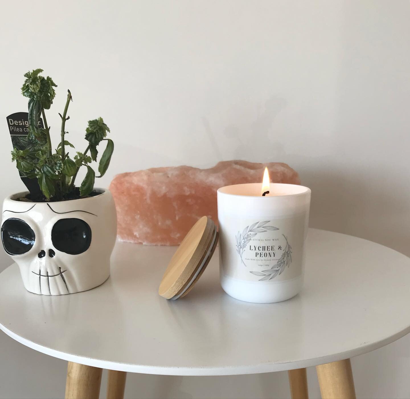 Lychee and peach @k.m.candlesandco 🤤 
.
.
.
#candles#lychee&amp;peach#soywaxcandles#smallbusiness#smallbusinessaustralia#supportsmallbusiness#groundedtherapies#mind#body#soul#melbourne