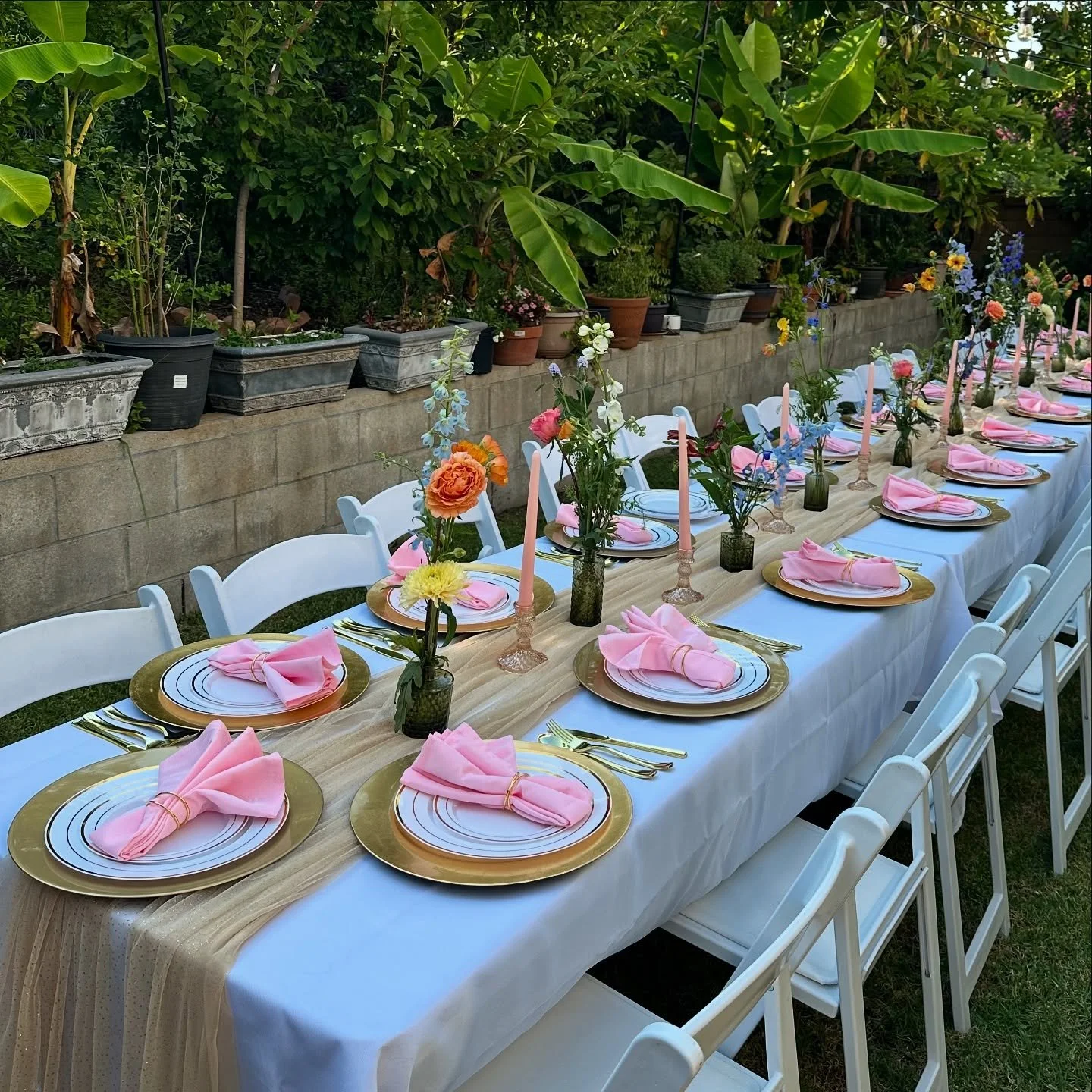 🍑☀️🌸&hellip;

A garden party to celebrate my sweet as a peach bestie girl✨ 

@_shefali&rsquo;s vision was too cutie pie not to share and the day of doing florals and food prep with her was a core memory 🫶🏾

We used @homebody.eats recipe for the G