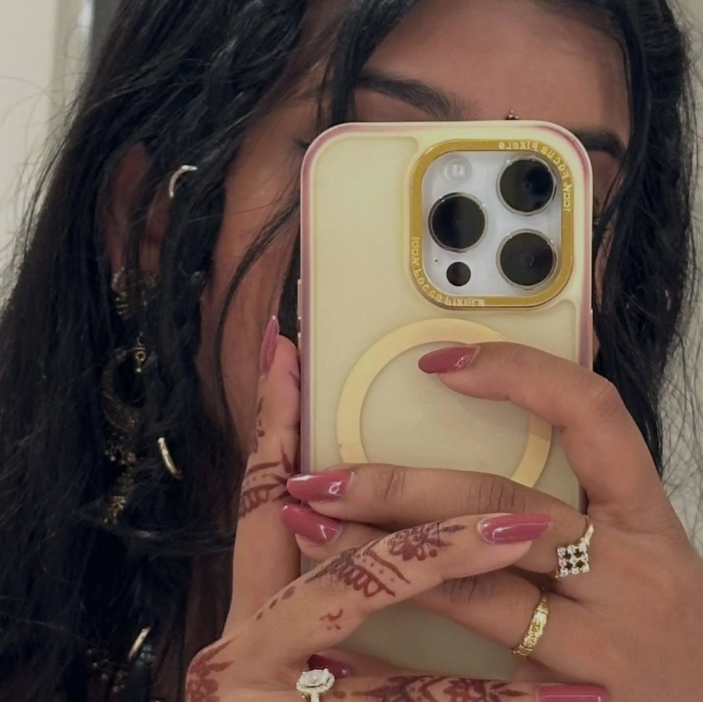 🙆🏽&zwj;♀️⚜️✨&hellip;

A fun and easy way to add a little ✨something✨to your hair!

I used gold jump rings and jewelery pliers from @michaelsstores! 

My rings were a little thicker so I needed the pliers - but if you use a thinner jump rings, you m